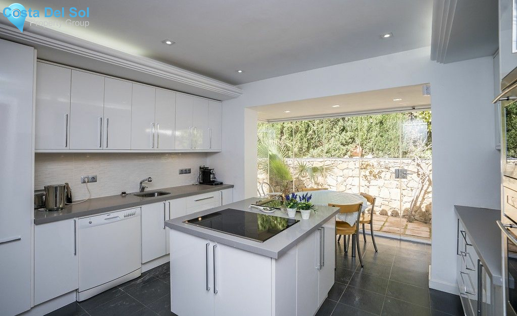 Detached Villa in Hacienda Las Chapas-1134350