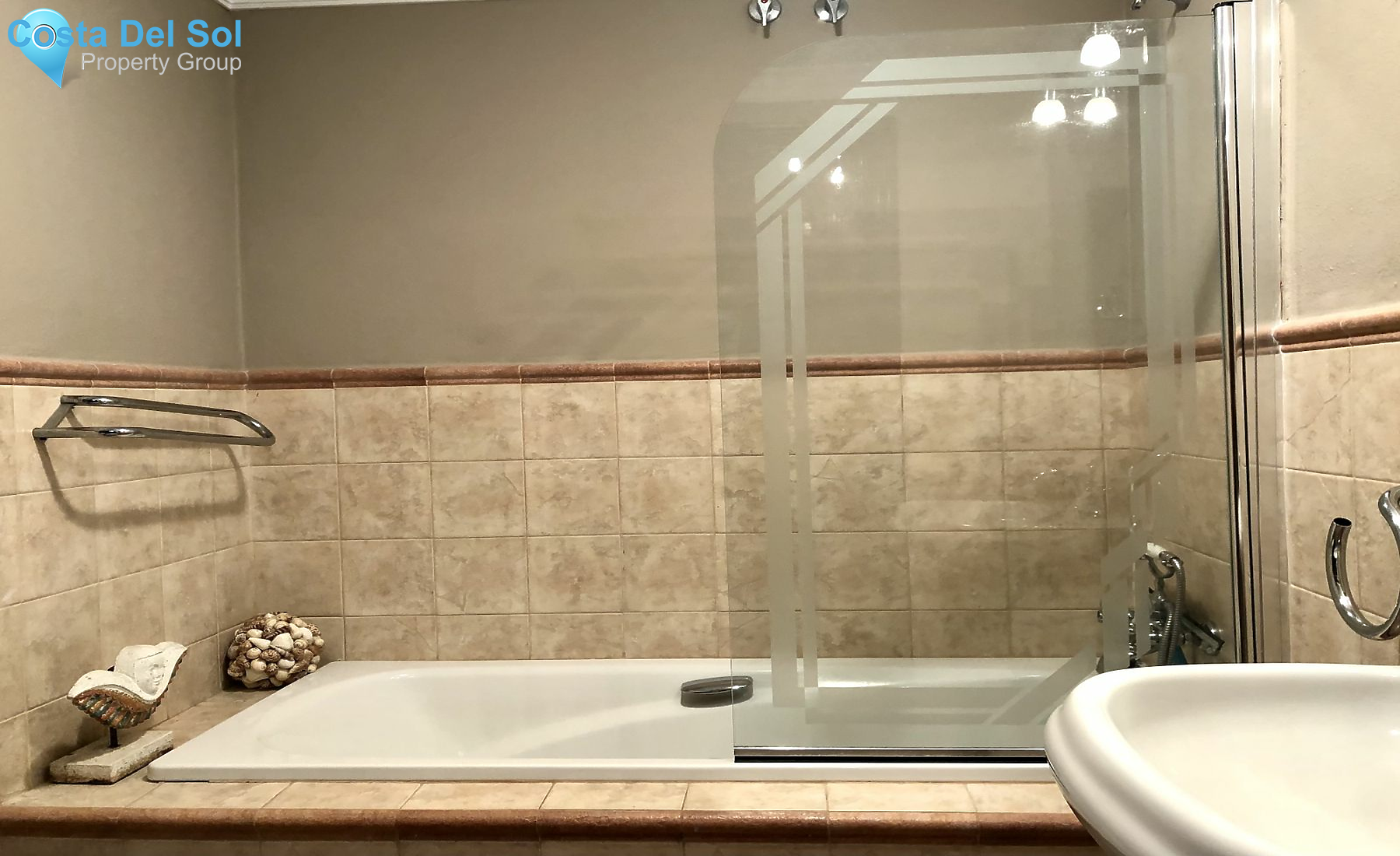 Detached Villa in Hacienda Las Chapas-1161958