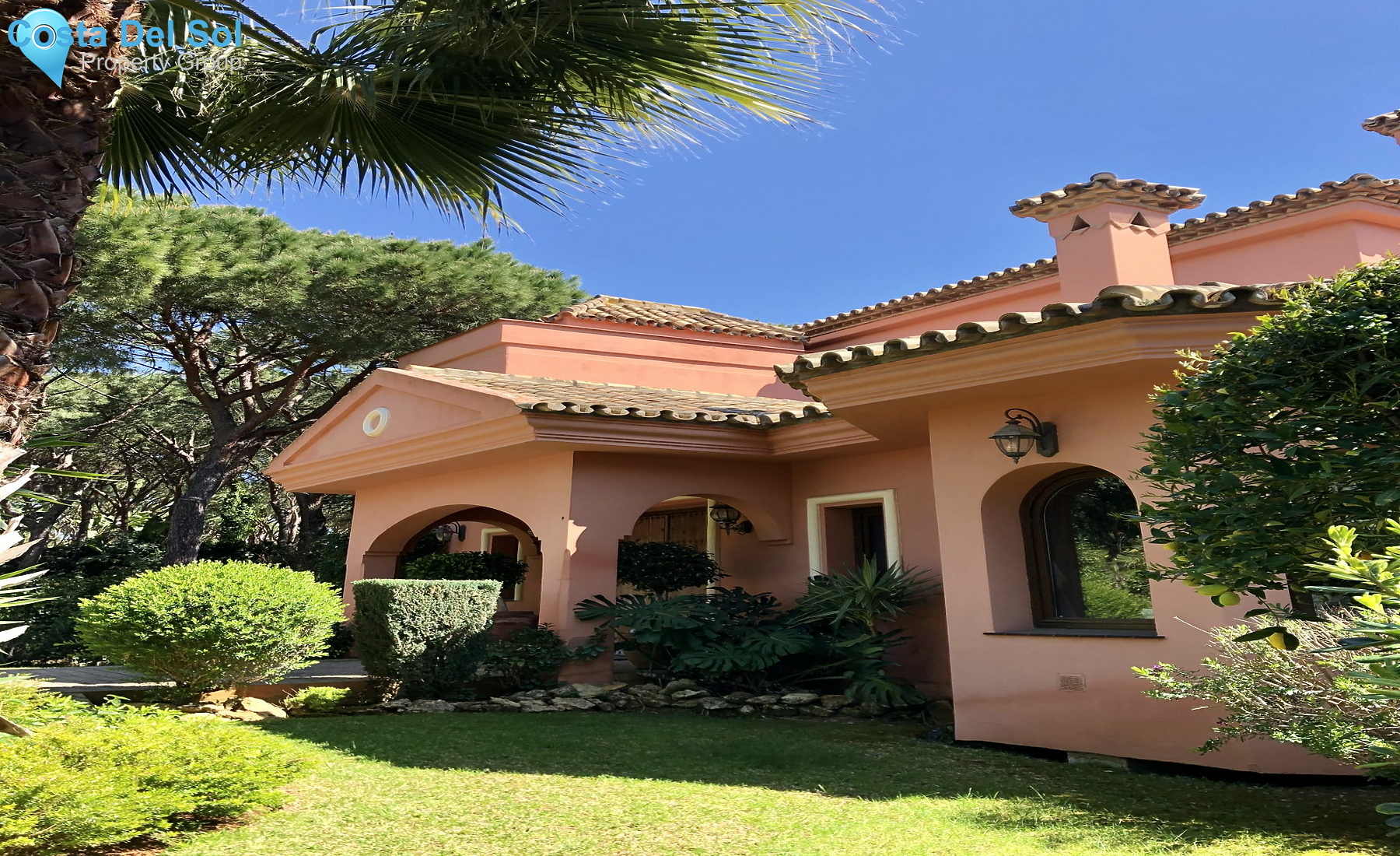 Detached Villa in Hacienda Las Chapas-1161964