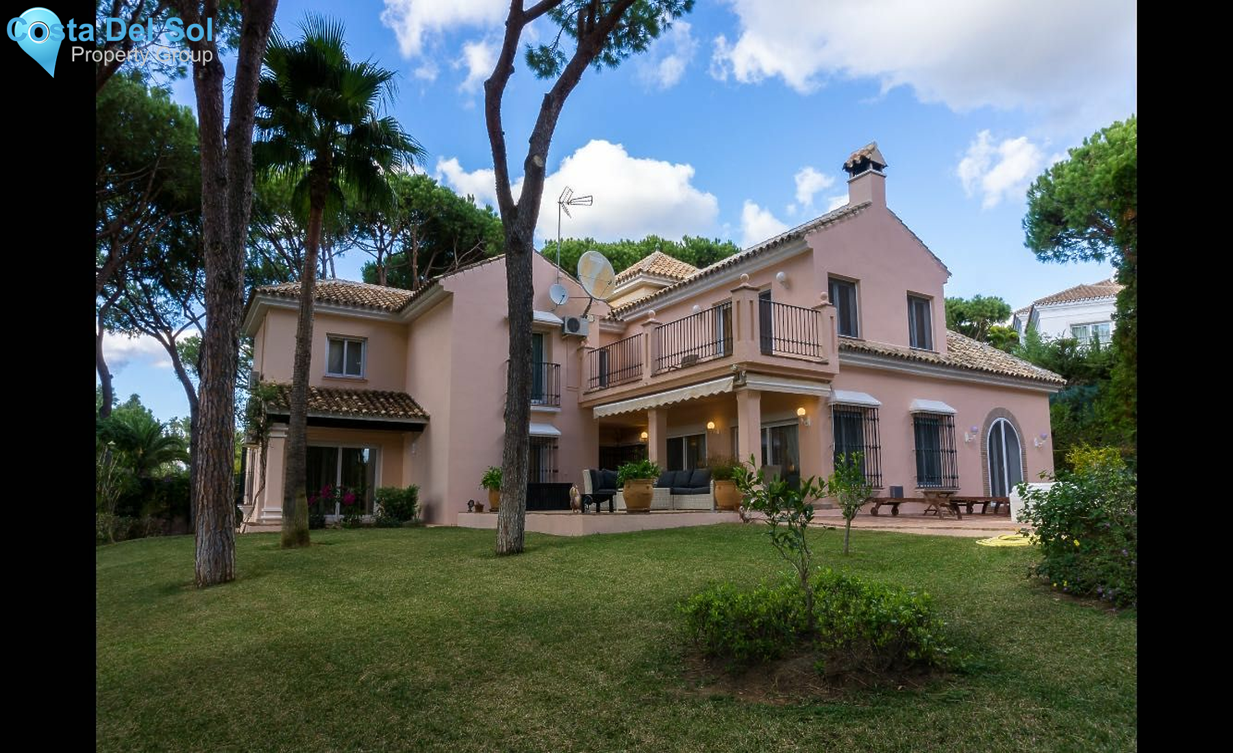 Detached Villa in Hacienda Las Chapas