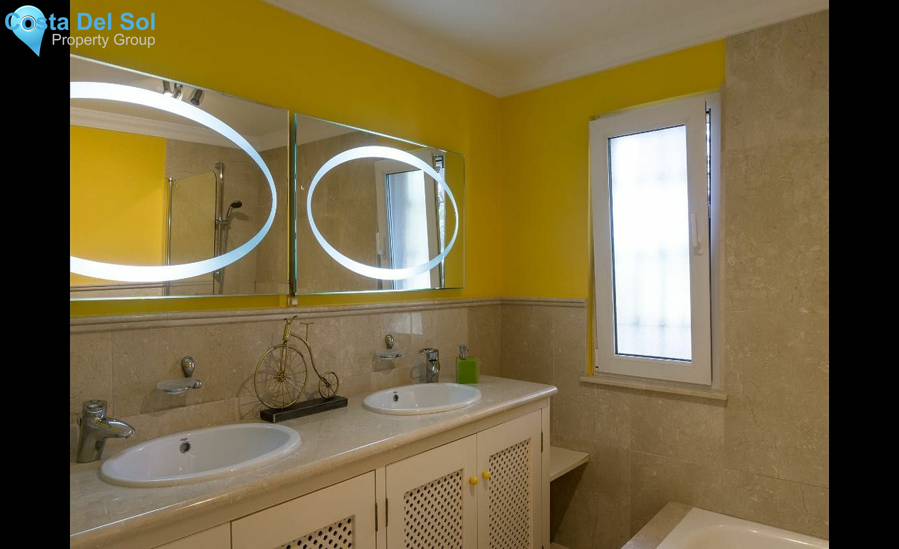 Detached Villa in Hacienda Las Chapas-1232858