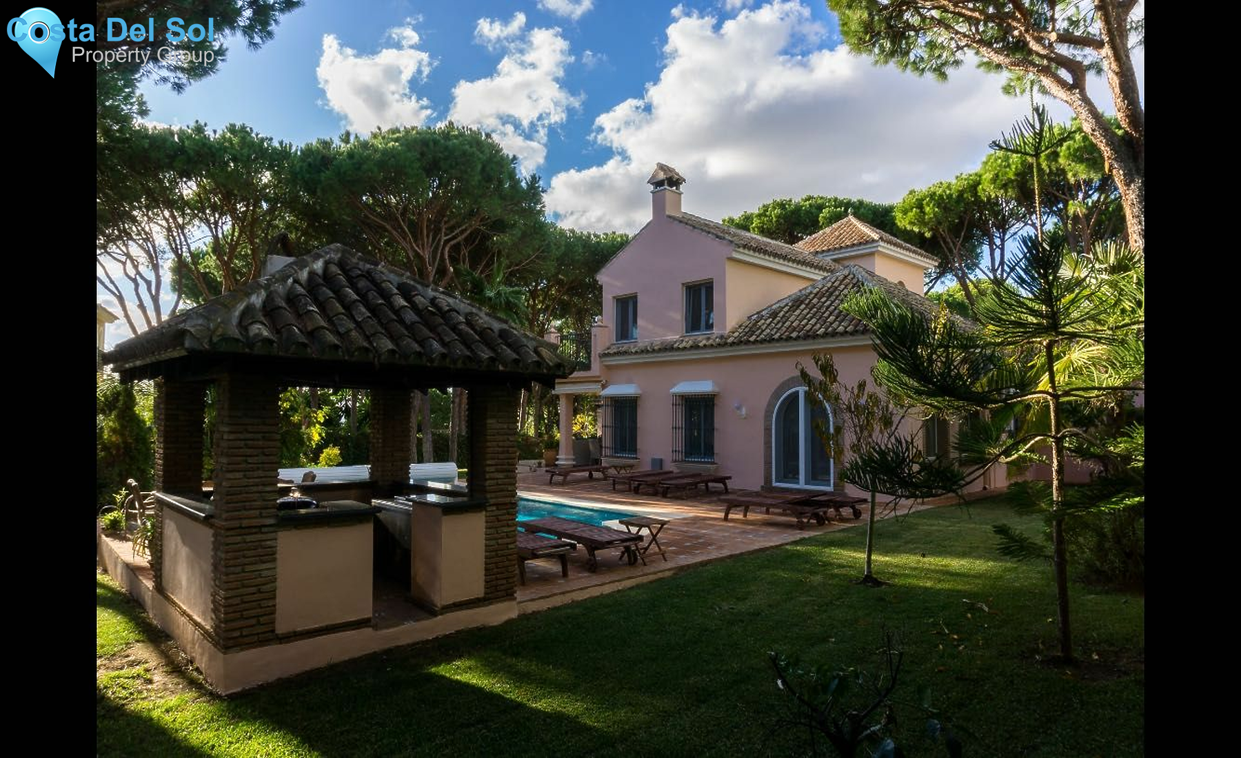 Detached Villa in Hacienda Las Chapas-1232860