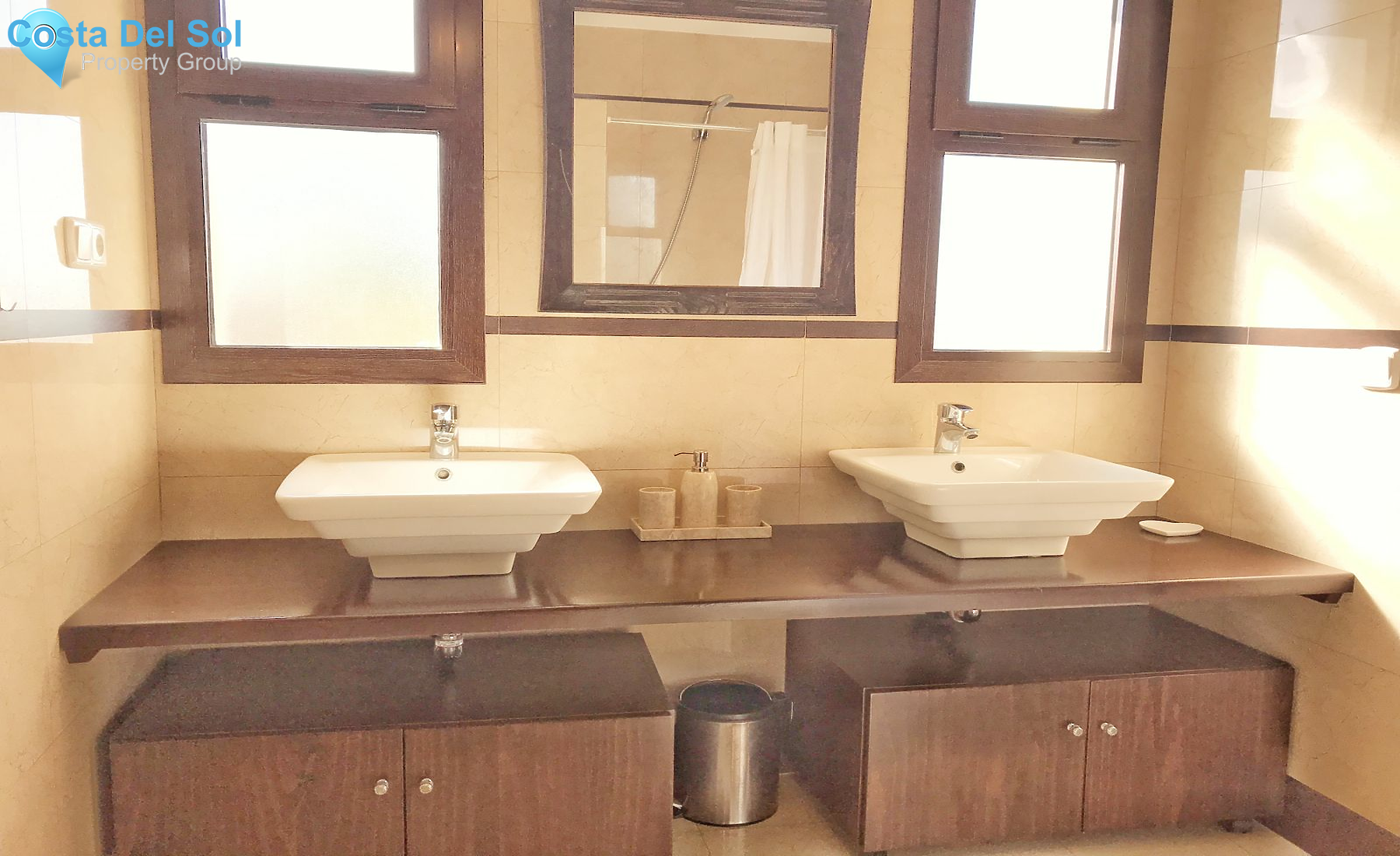 Detached Villa in Hacienda Las Chapas-1394042