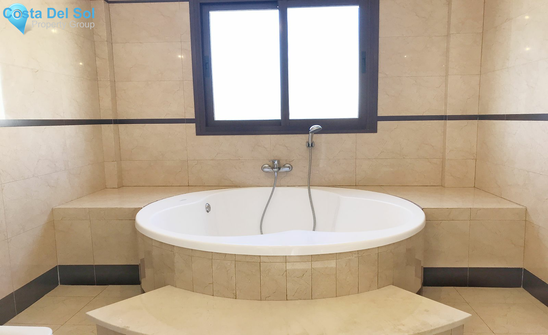 Detached Villa in Hacienda Las Chapas-1394043