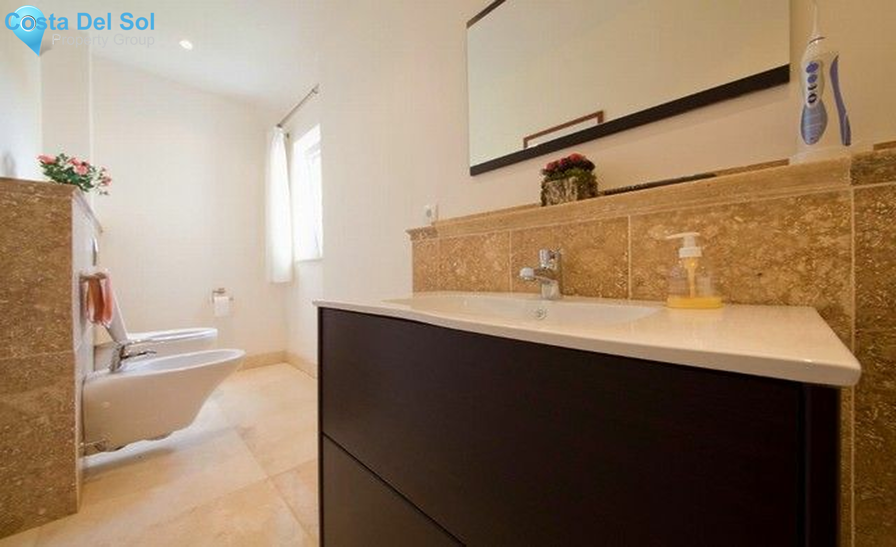 Detached Villa in Hacienda Las Chapas-1399814