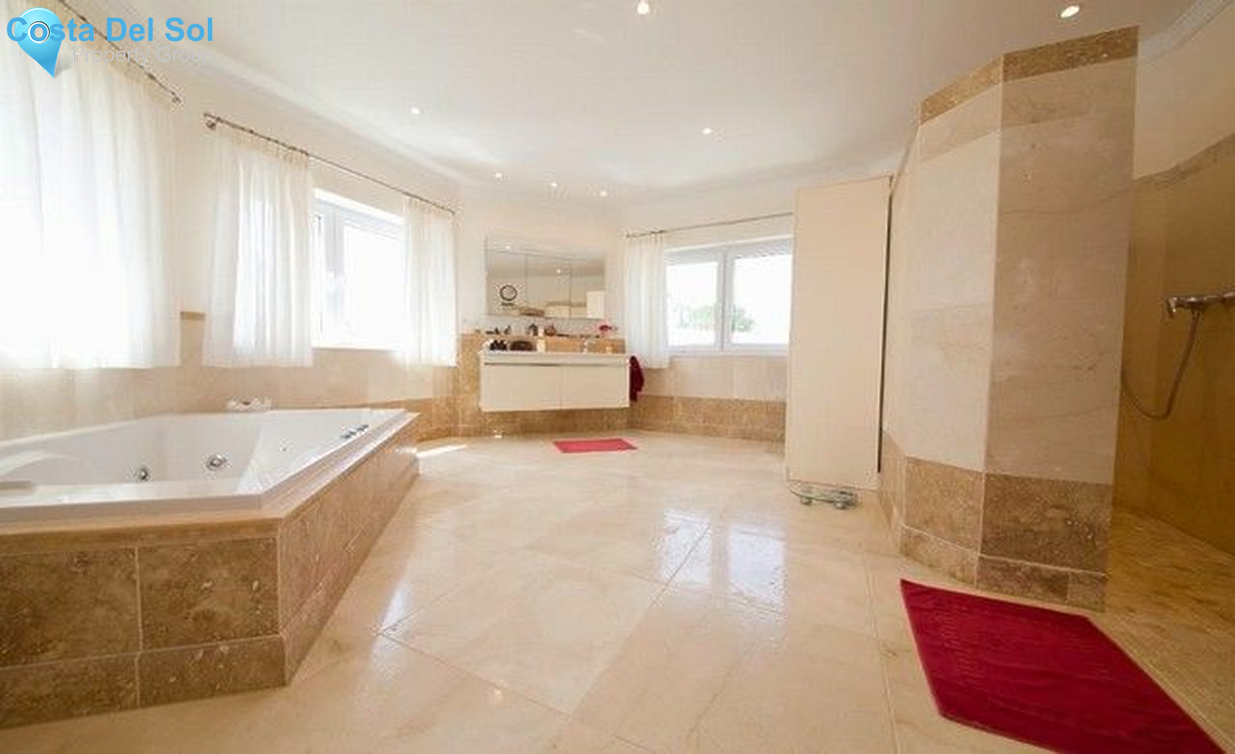 Detached Villa in Hacienda Las Chapas-1399817