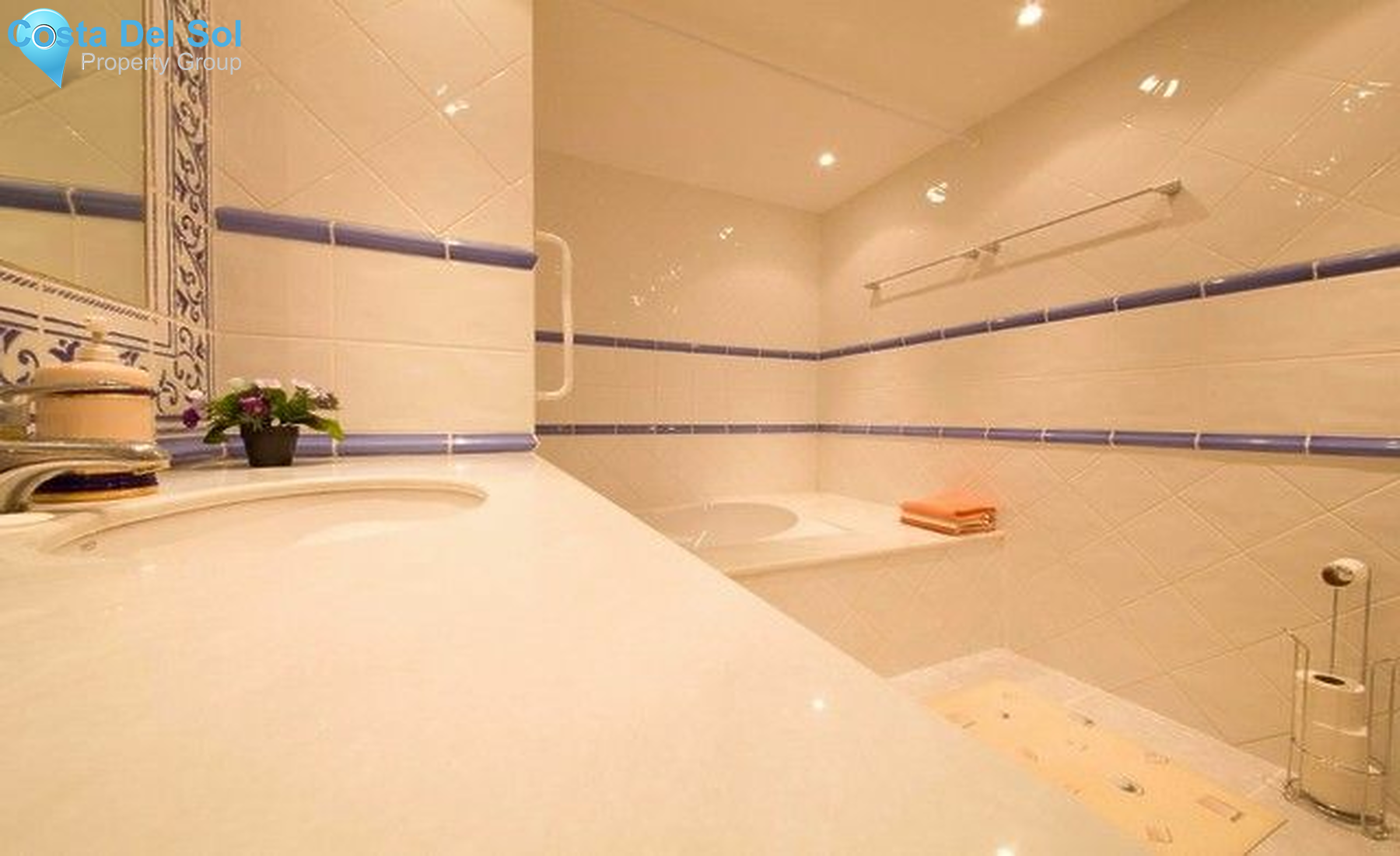 Detached Villa in Hacienda Las Chapas-1399806