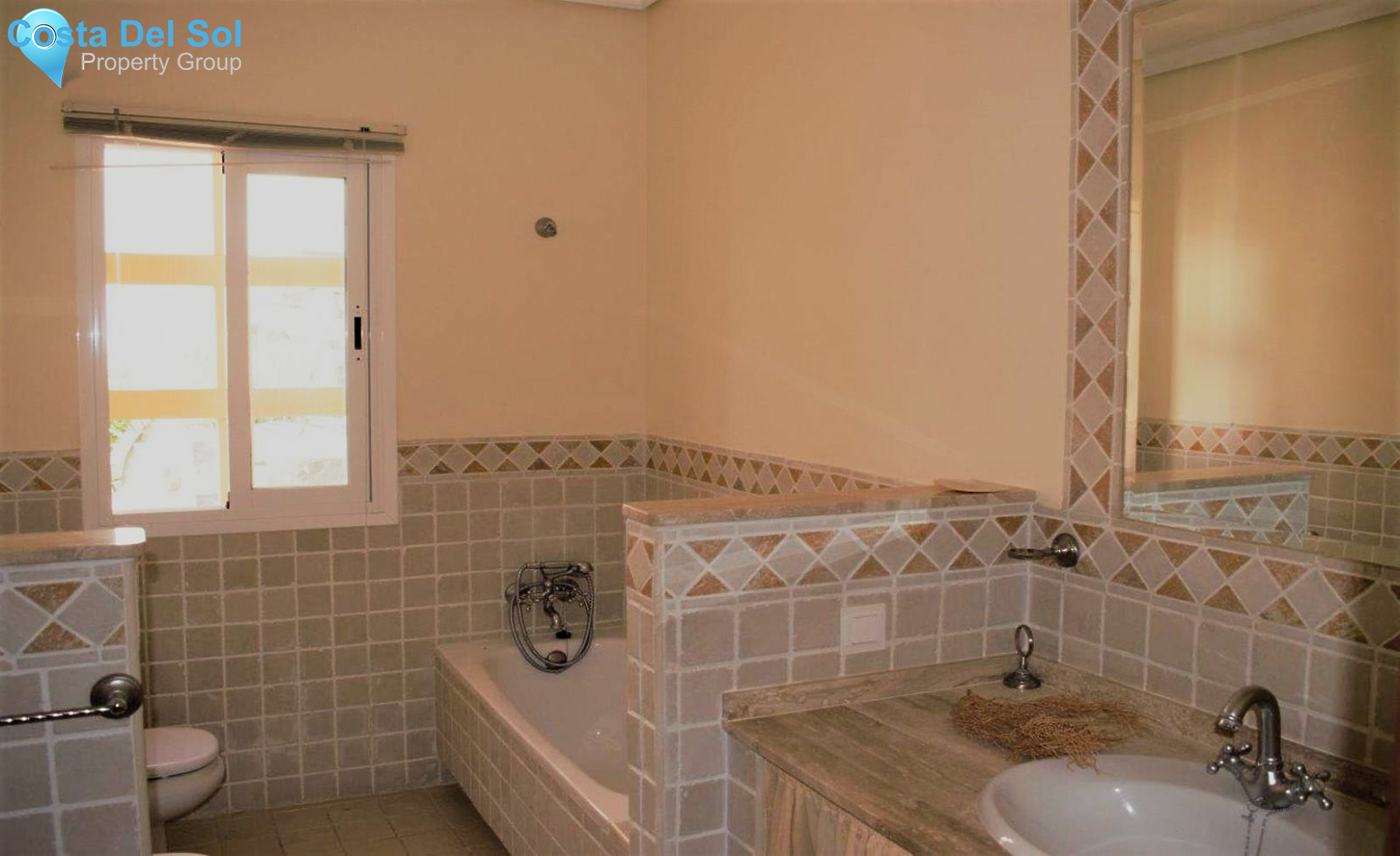 Detached Villa in Las Chapas-1388077