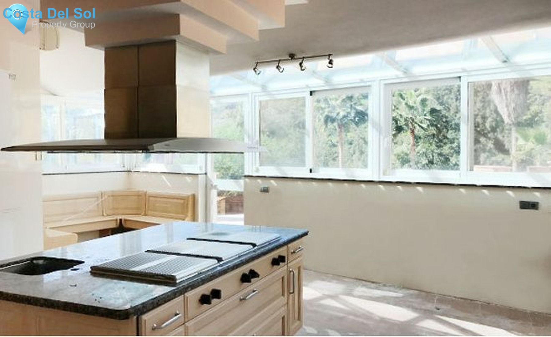 Detached Villa in Los Almendros-1225511