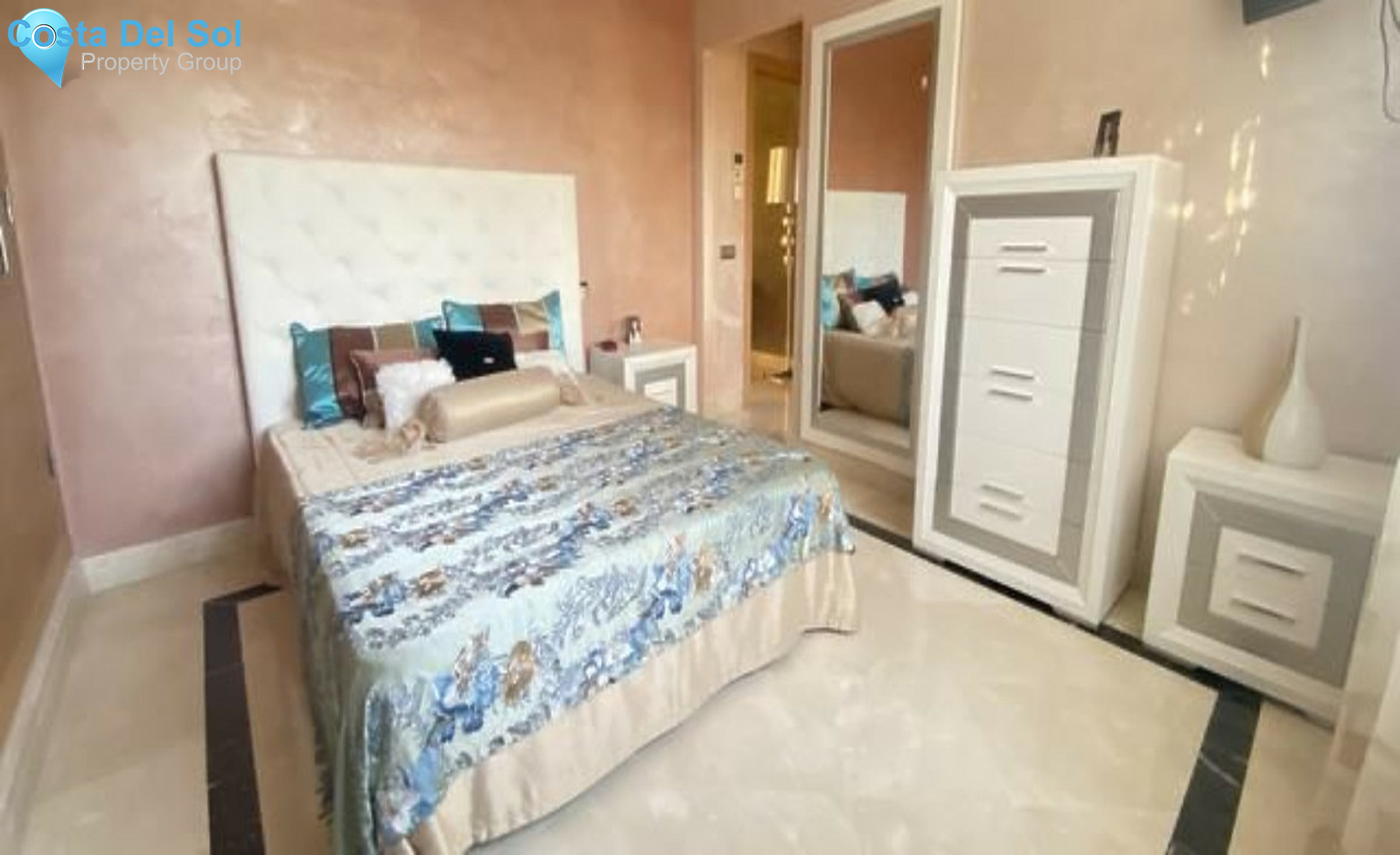 Detached Villa in Marbella-689603