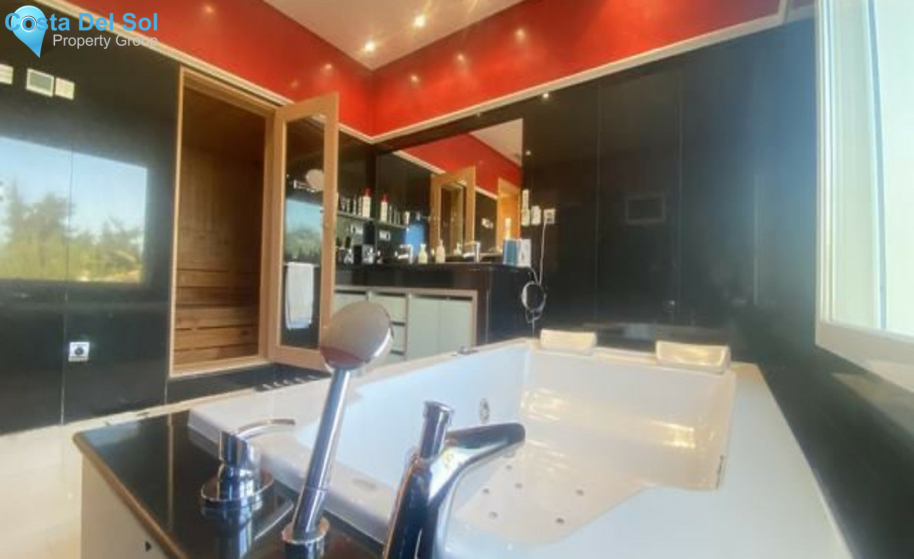 Detached Villa in Marbella-689608