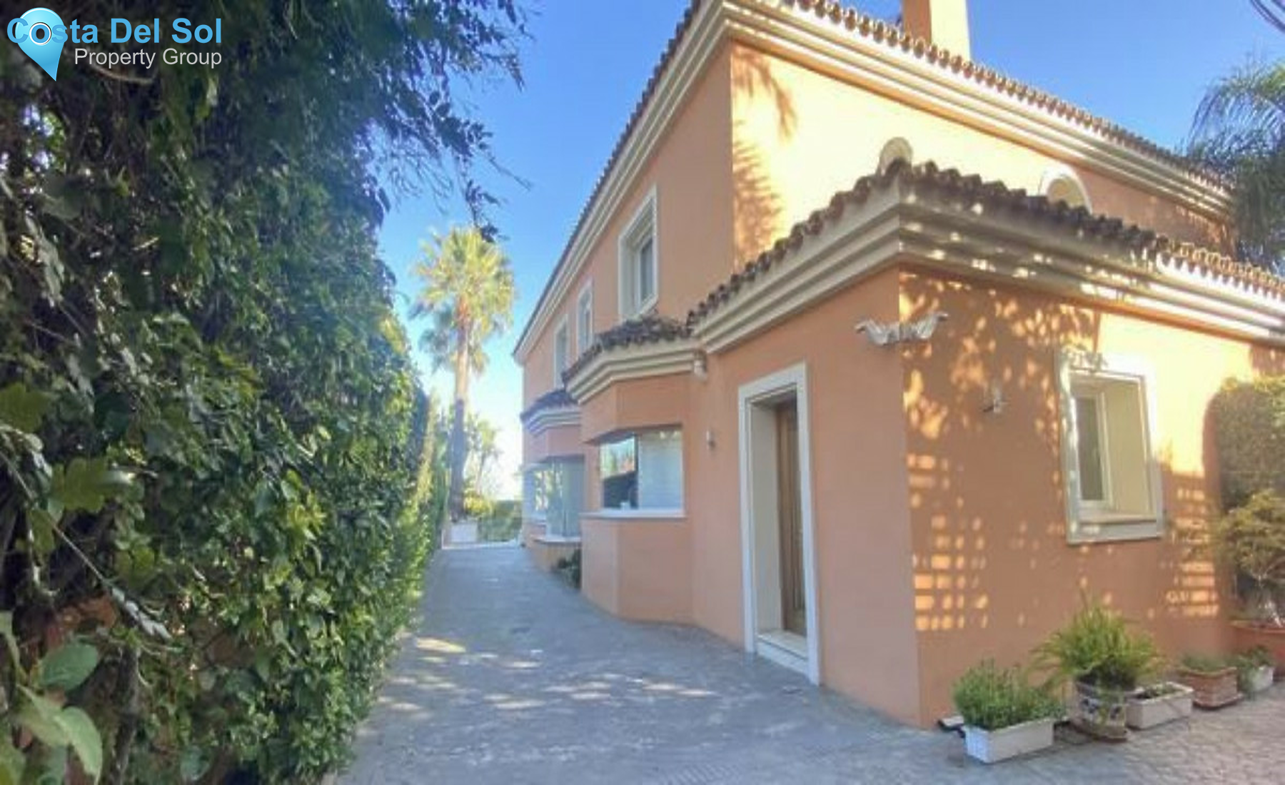 Detached Villa in Marbella-689591