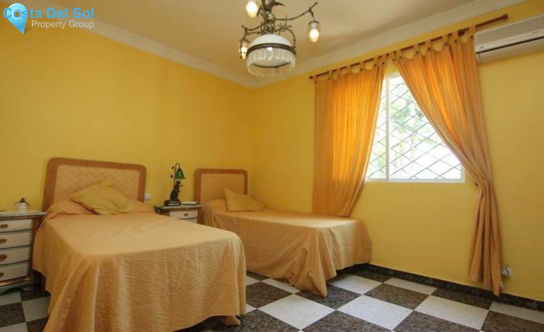 Detached Villa in Marbella-1553508