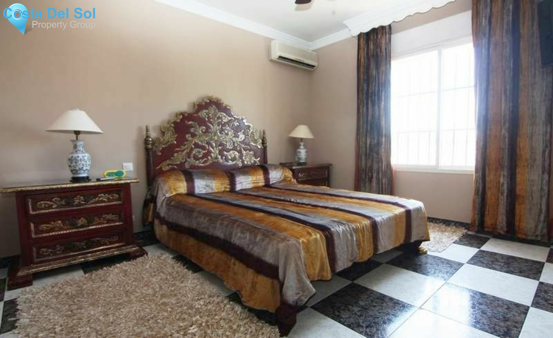Detached Villa in Marbella-1553506