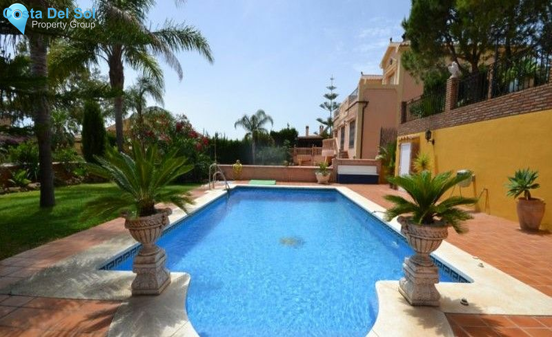 Detached Villa in Mijas Costa-1195832