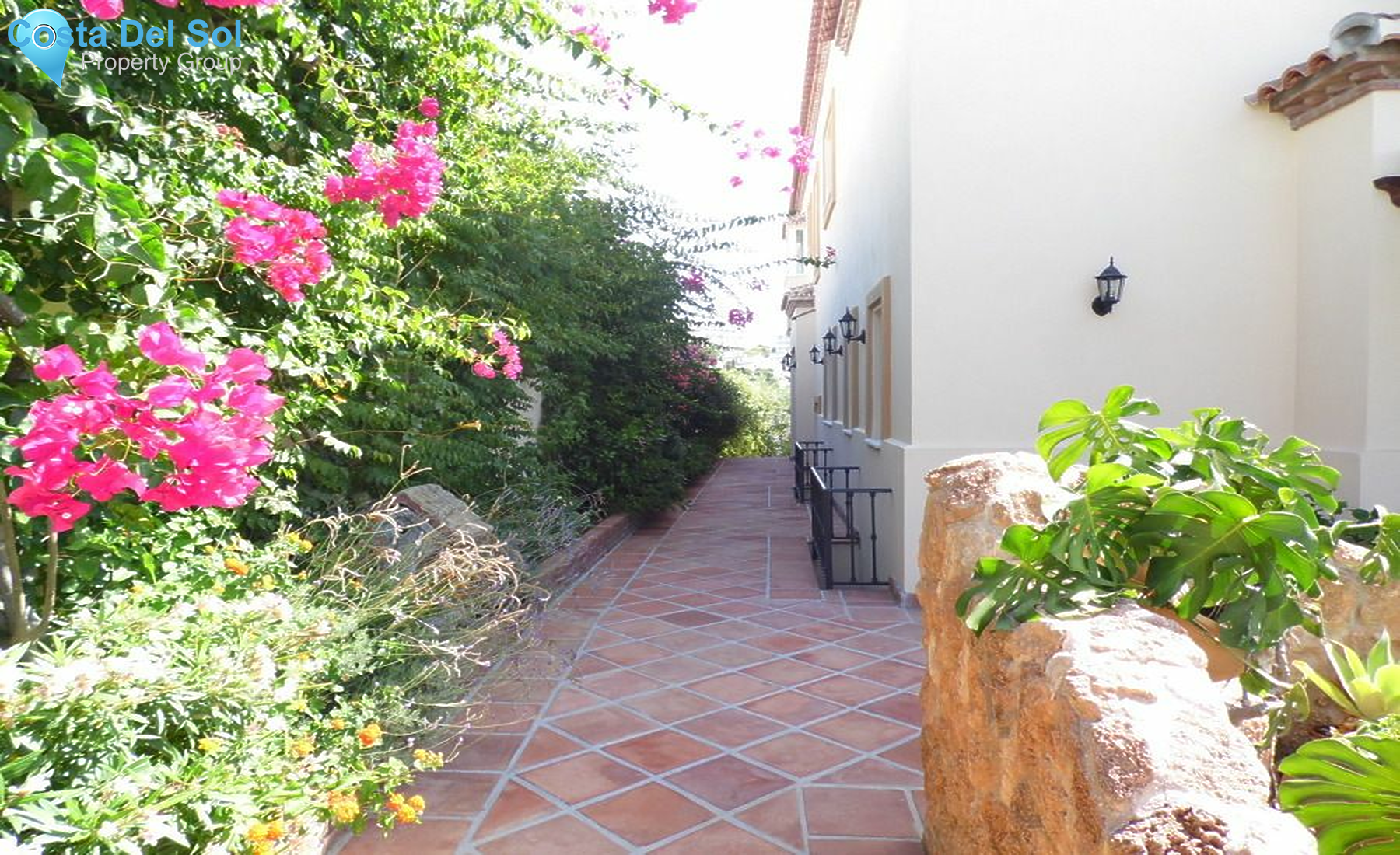 Detached Villa in Mijas Costa-1229191
