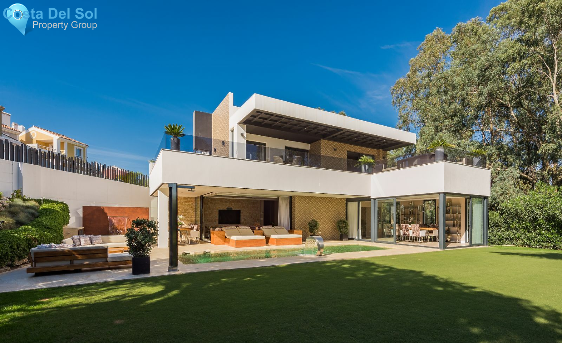 Detached Villa in New Golden Mile