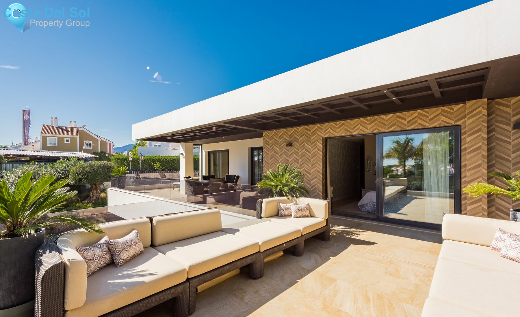Detached Villa in New Golden Mile-1142038