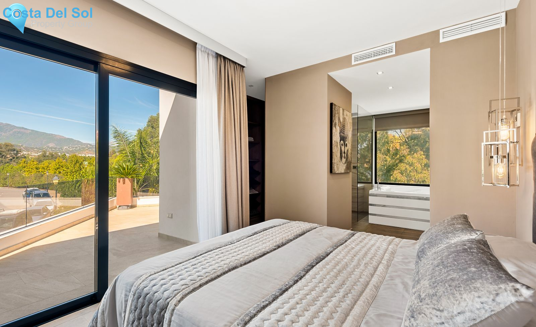 Detached Villa in New Golden Mile-1142042