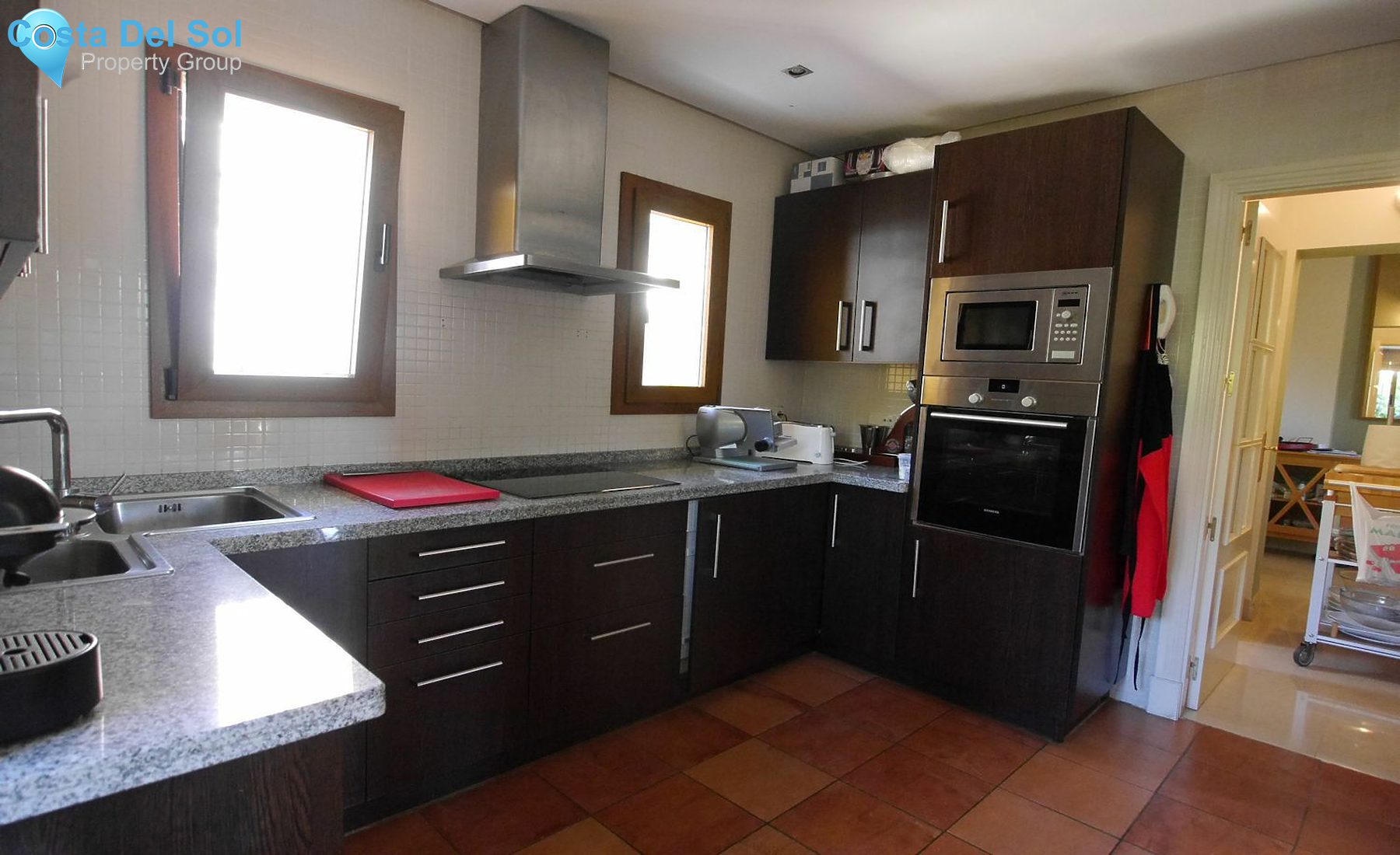 Detached Villa in New Golden Mile-1159450