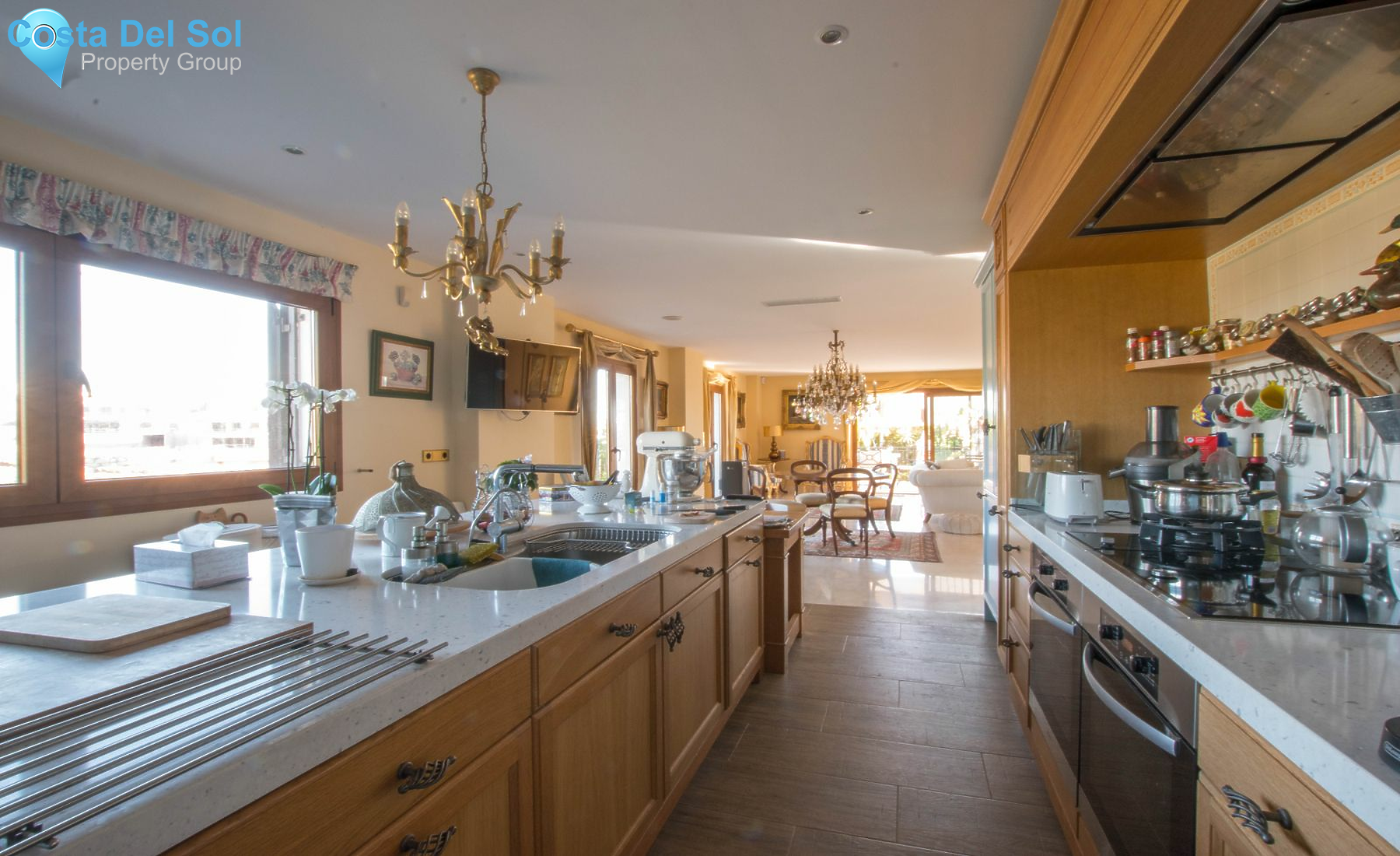 Detached Villa in New Golden Mile-1189690