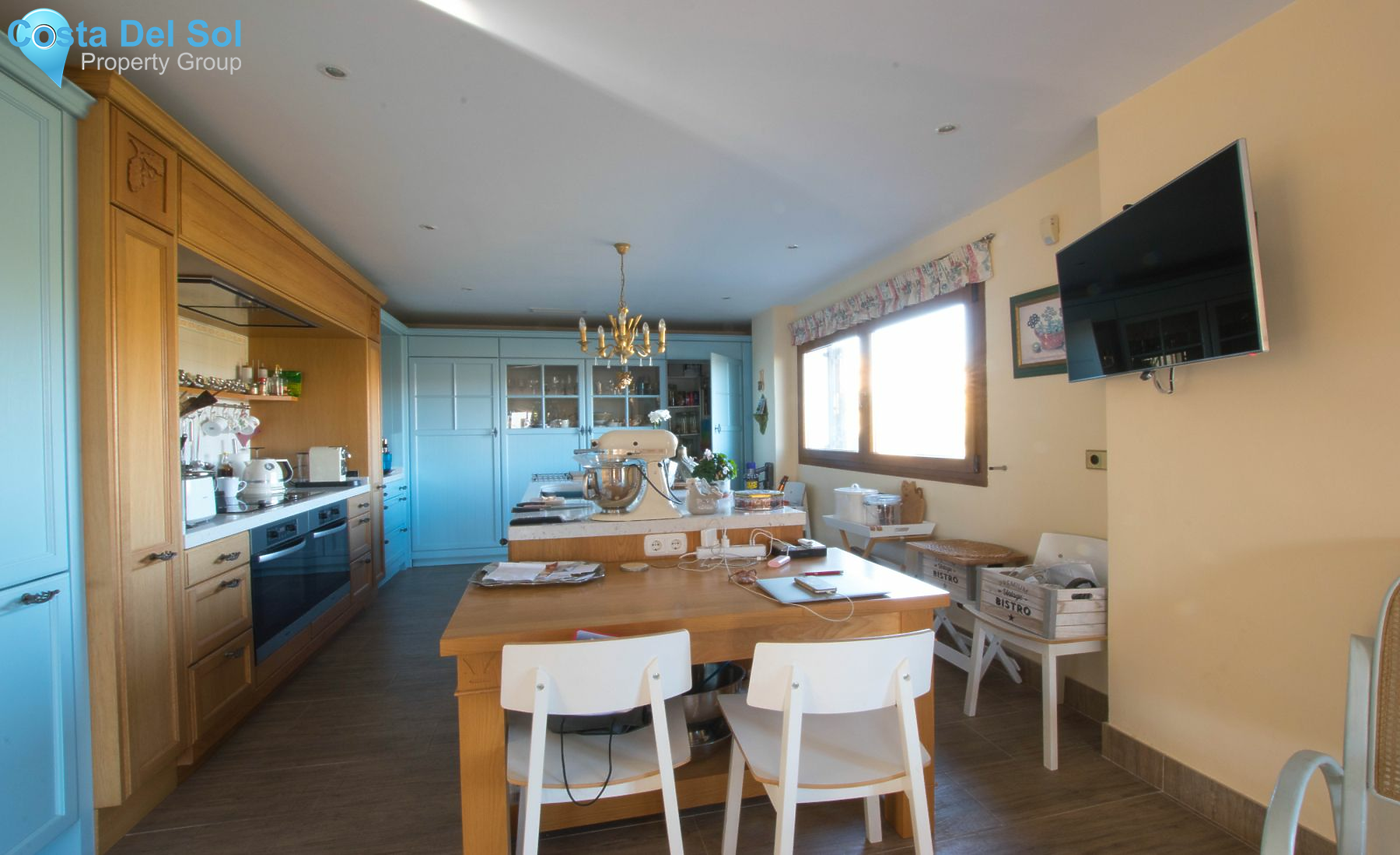Detached Villa in New Golden Mile-1189691