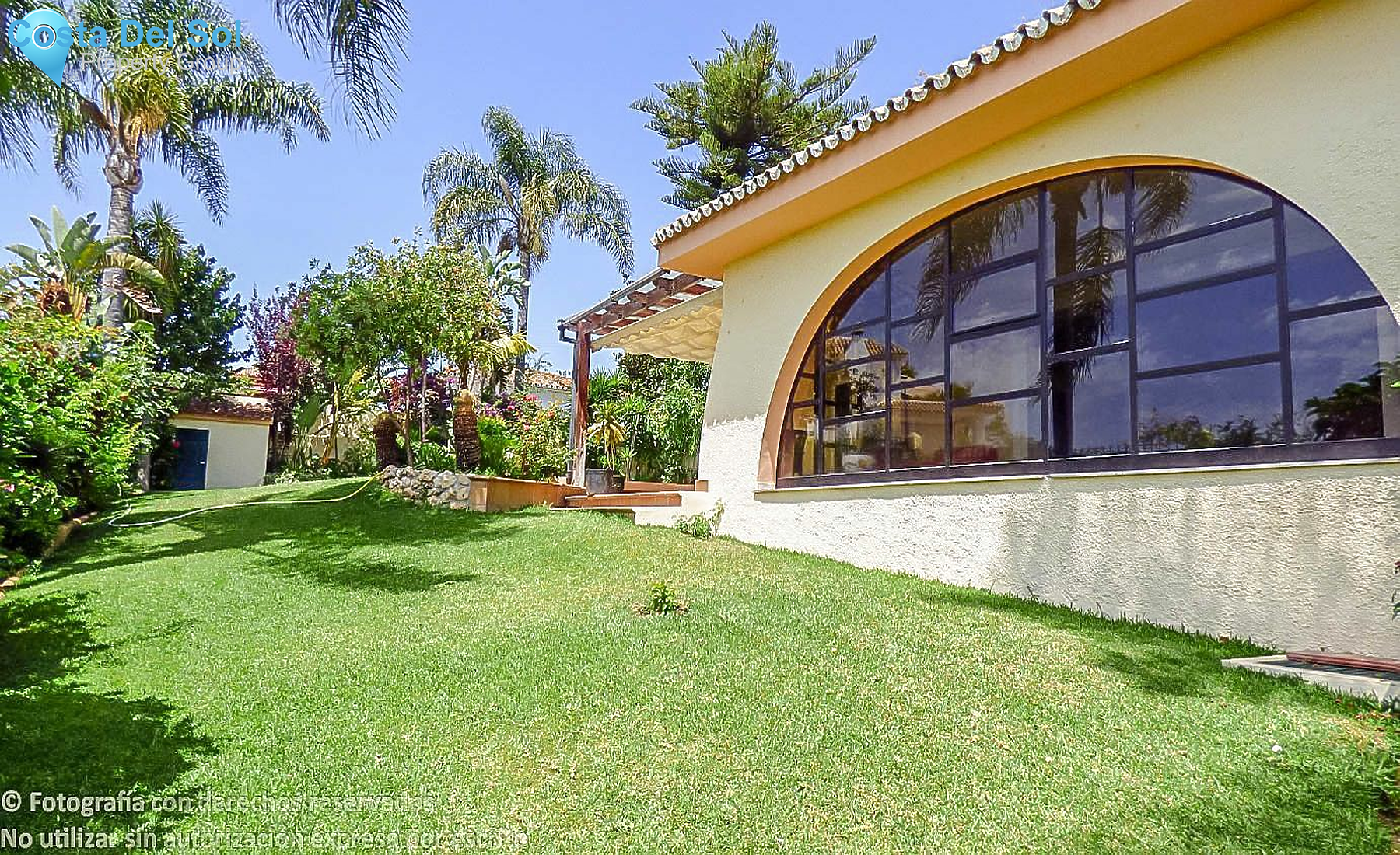 Detached Villa in New Golden Mile-1392750