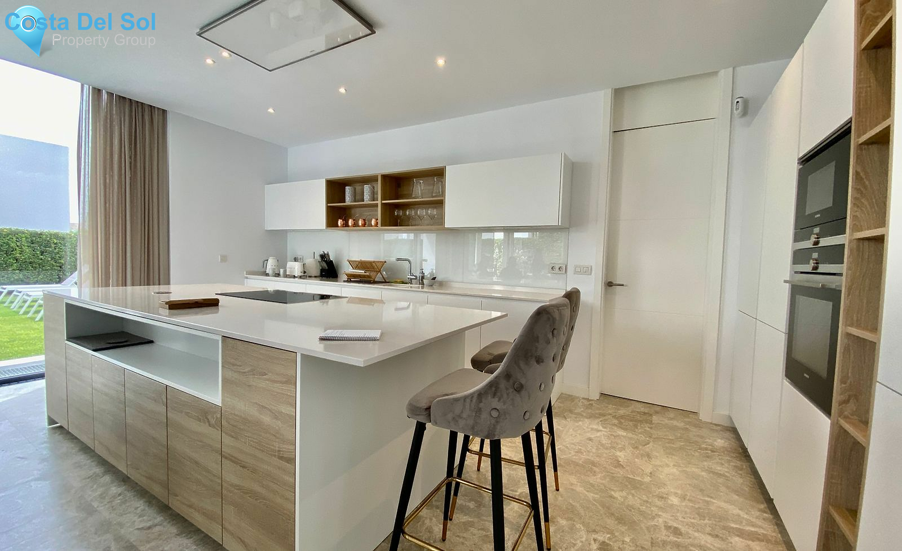 Detached Villa in New Golden Mile-1485953