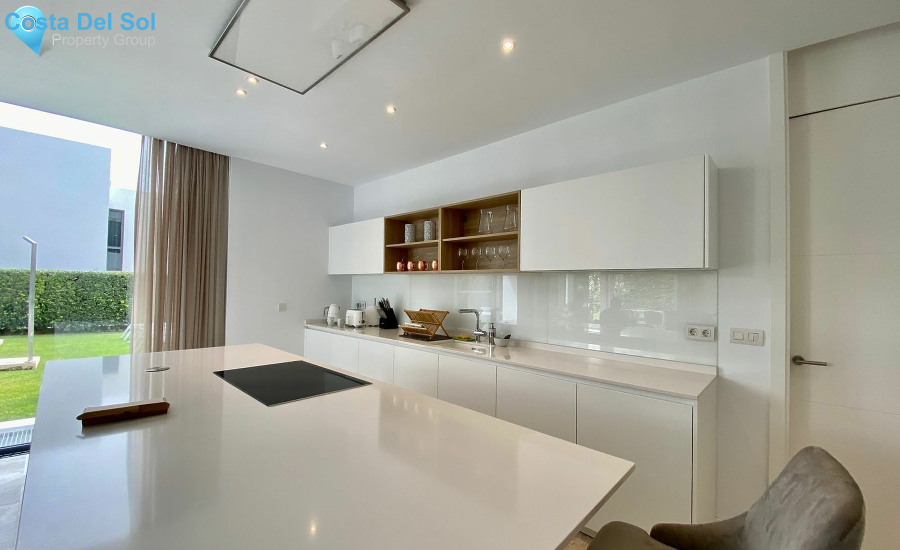 Detached Villa in New Golden Mile-1485954