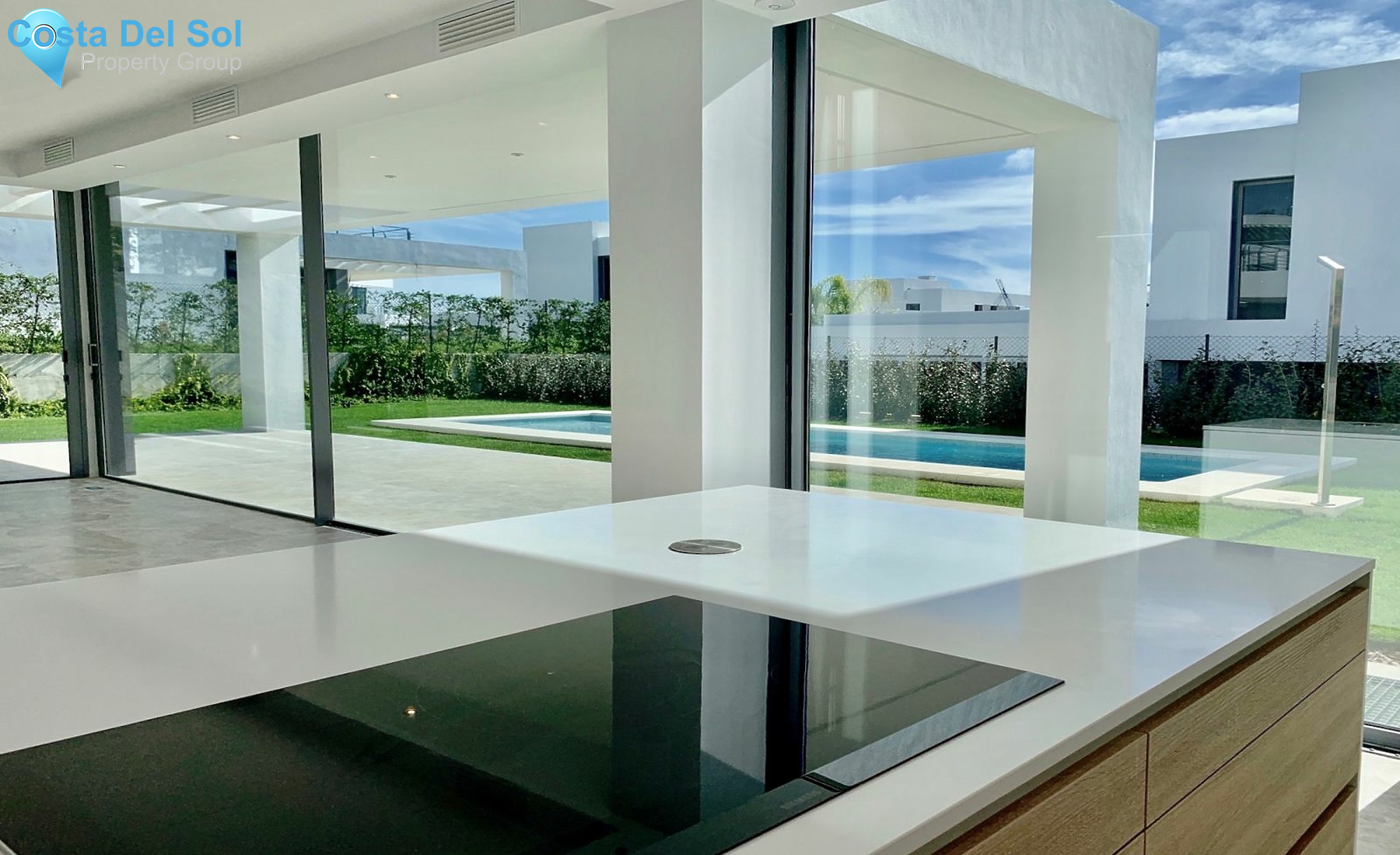 Detached Villa in New Golden Mile-1485956