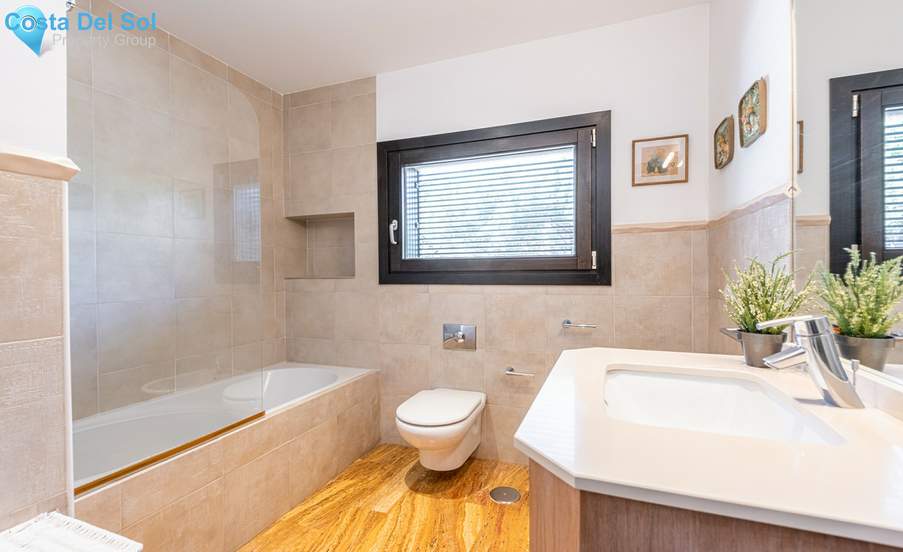 Detached Villa in Nueva Andalucía-690481