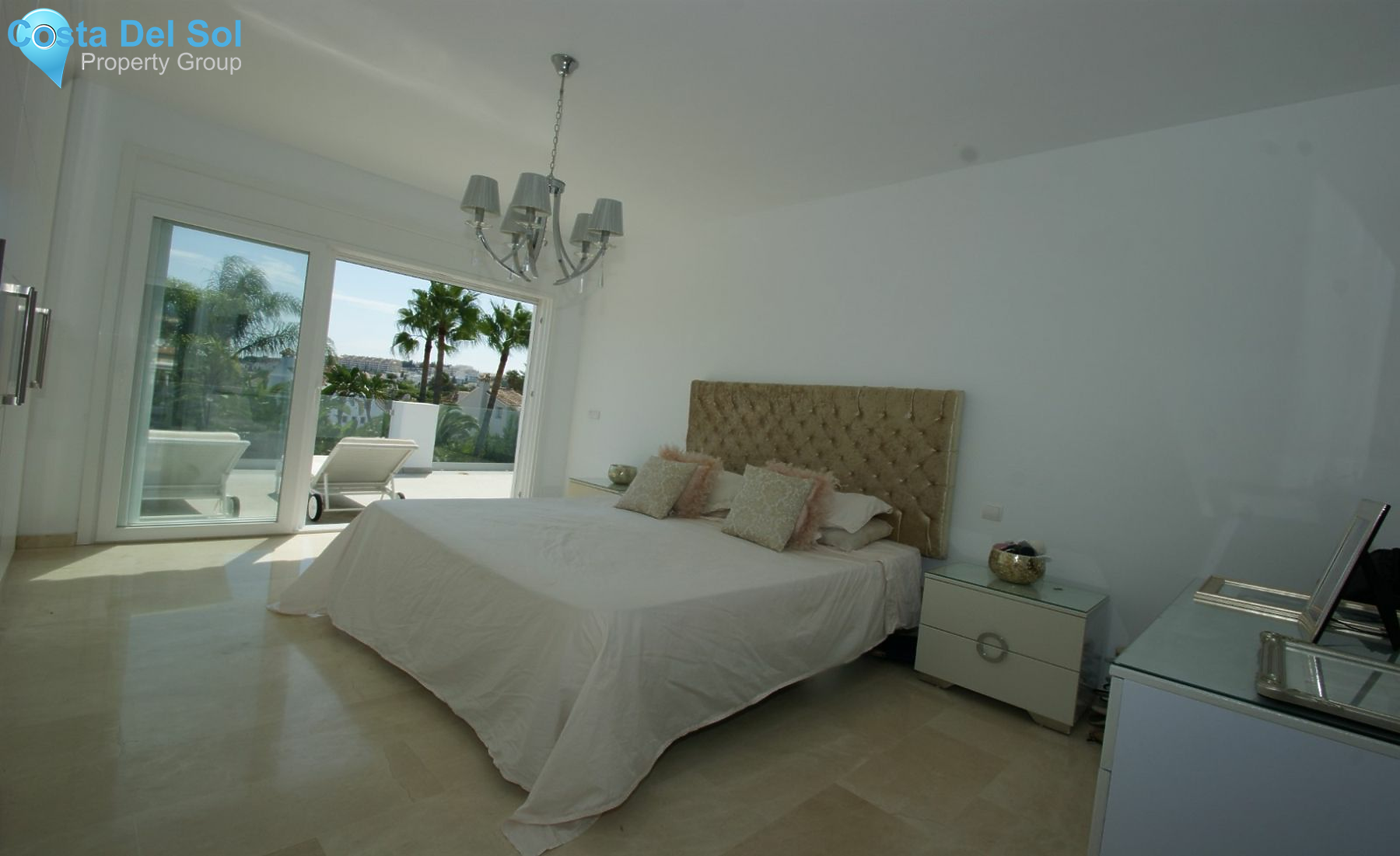 Detached Villa in Nueva Andalucía-1148125