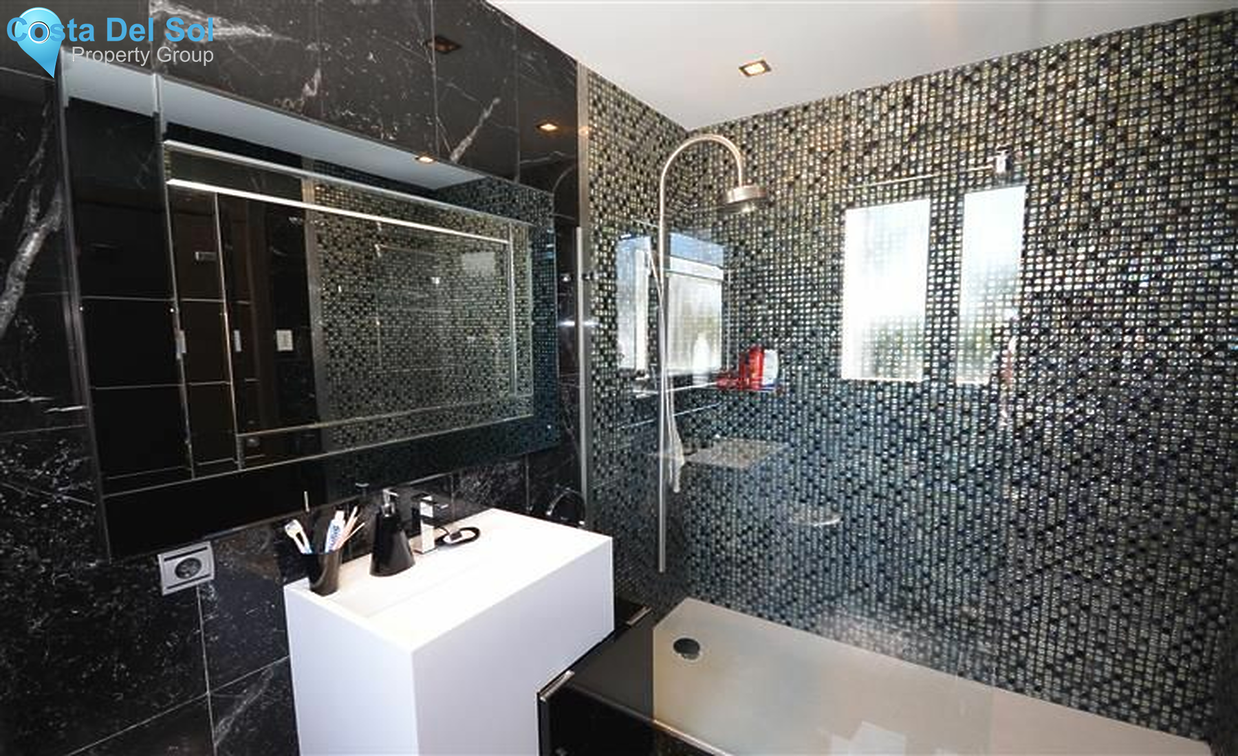 Detached Villa in Nueva Andalucía-1162554