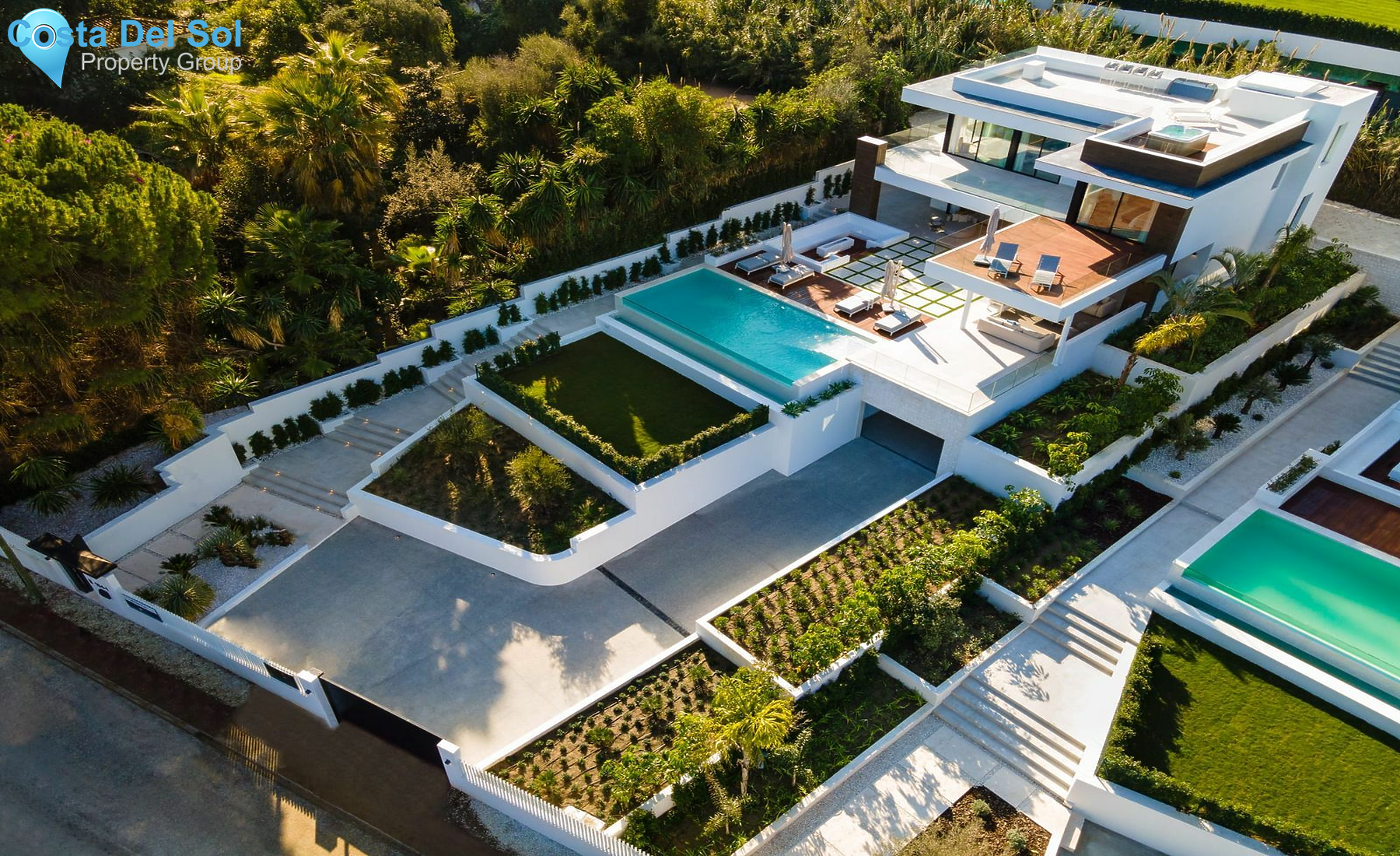 Detached Villa in Nueva Andalucía