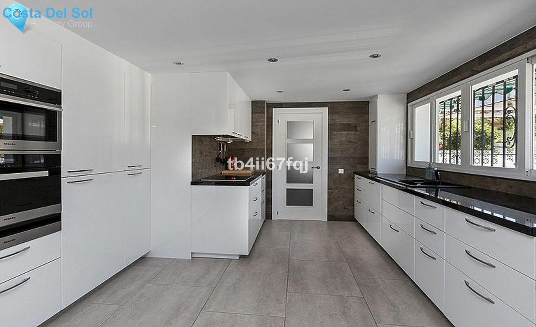 Detached Villa in Nueva Andalucía-1186536