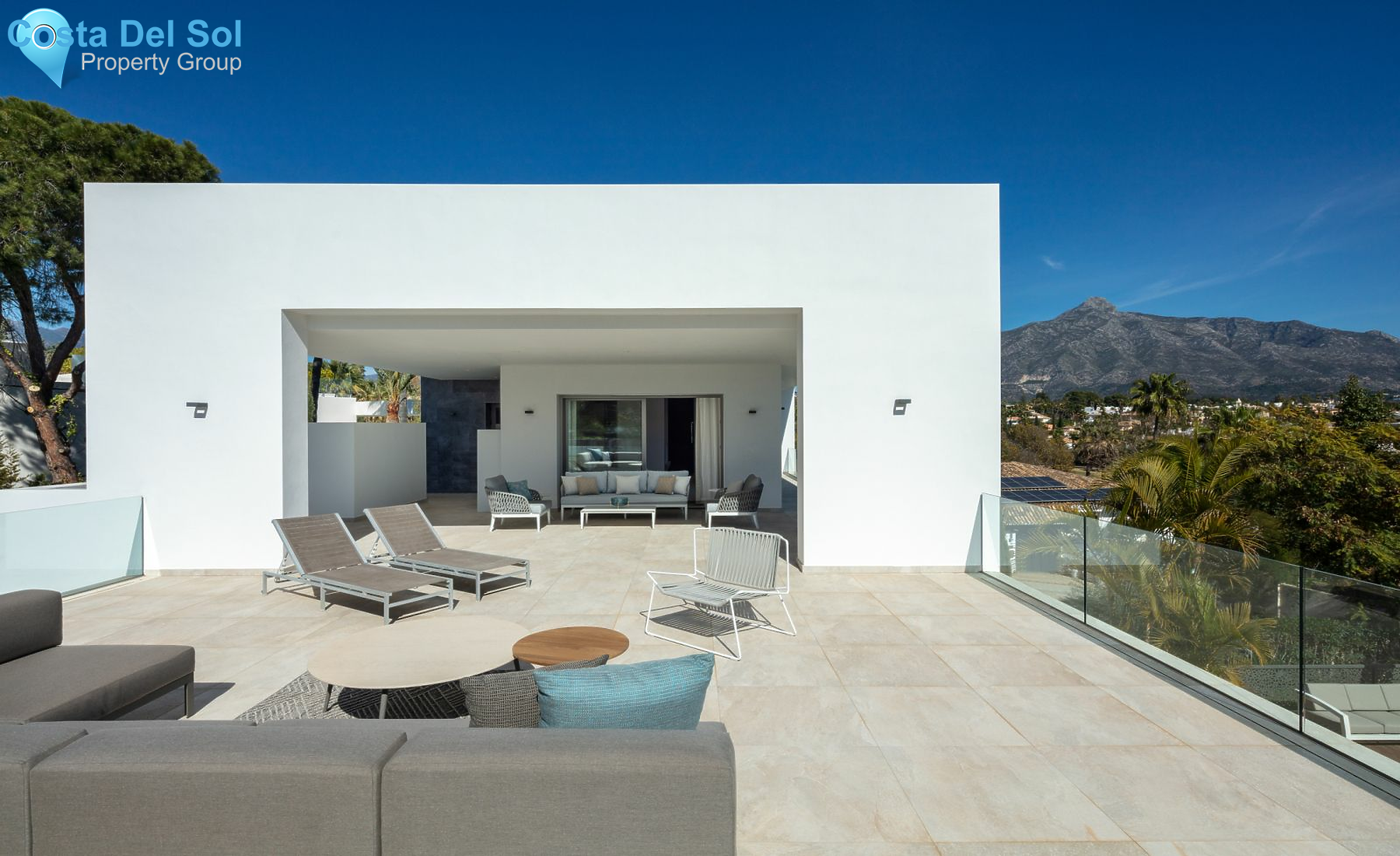 Detached Villa in Nueva Andalucía-1188022