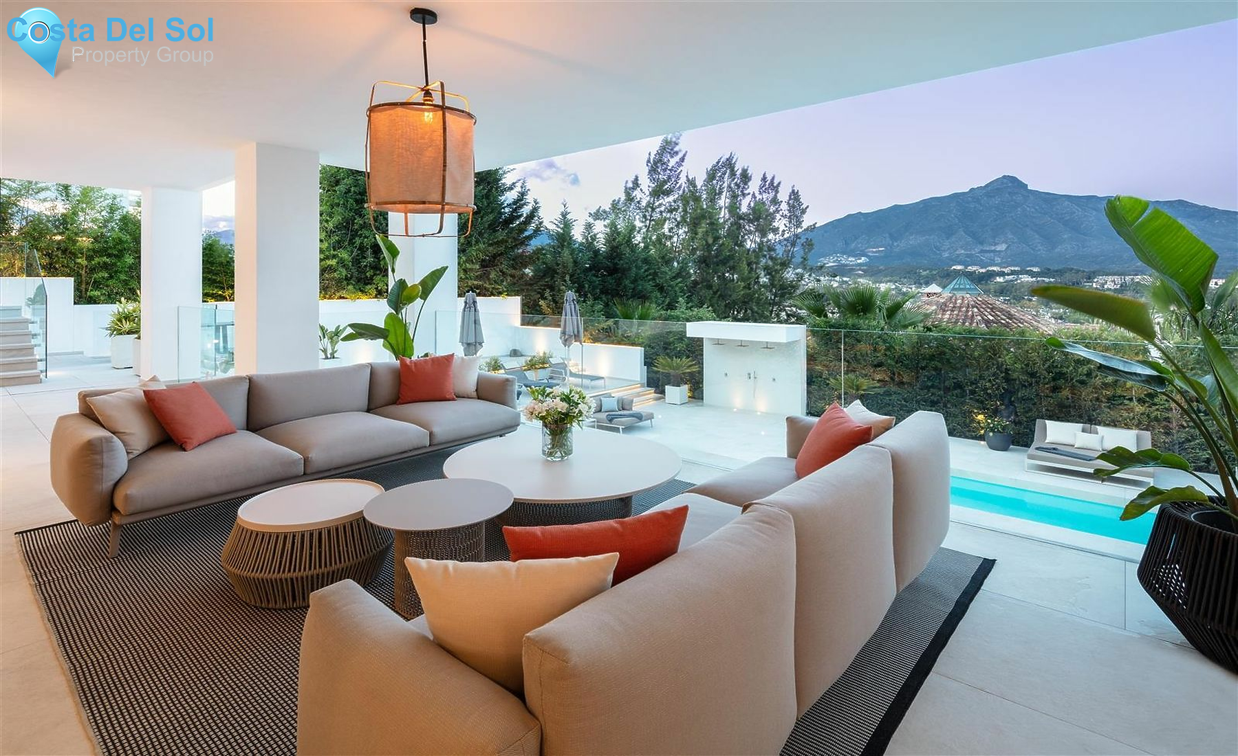 Detached Villa in Nueva Andalucía