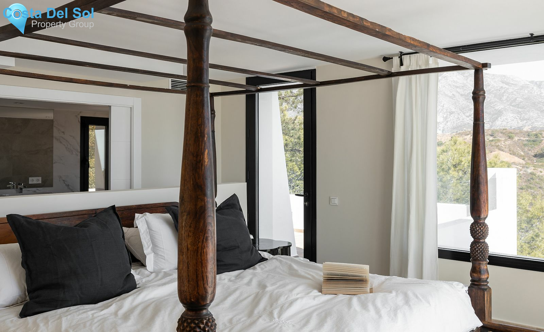 Detached Villa in Nueva Andalucía-1201971