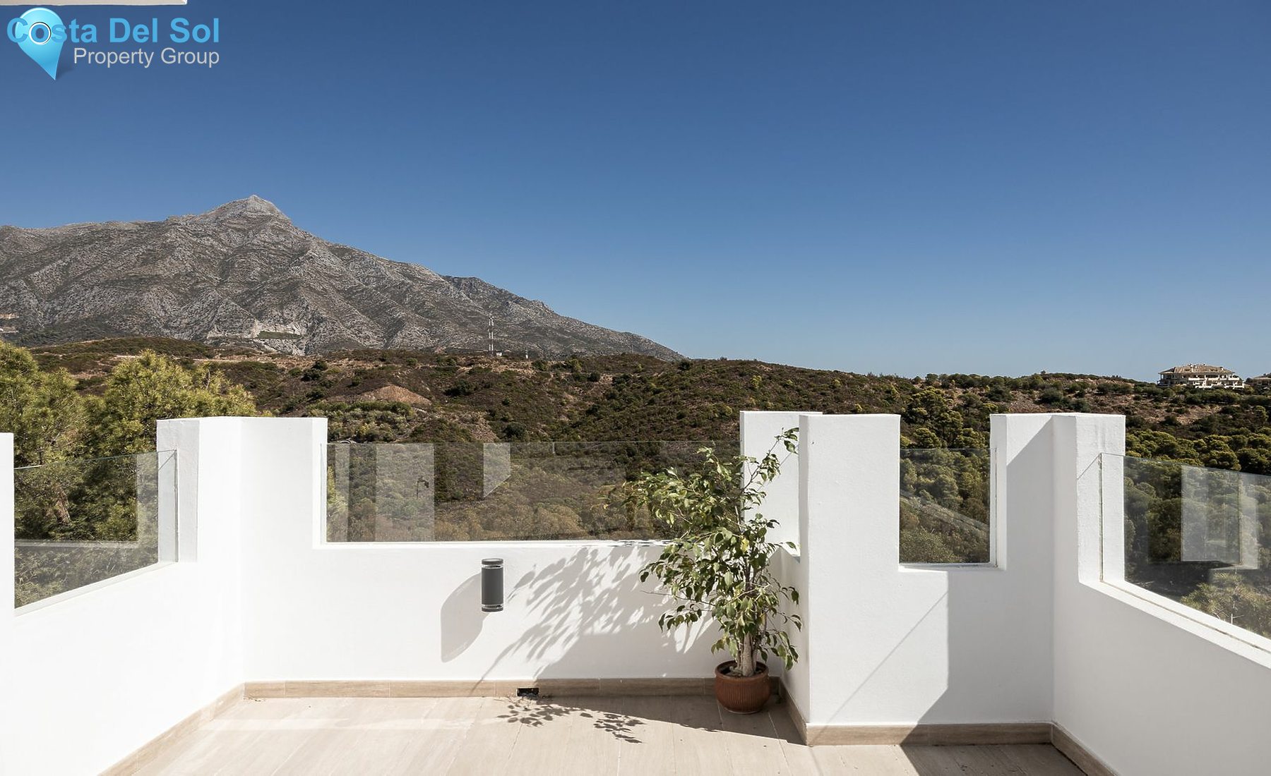 Detached Villa in Nueva Andalucía-1201974