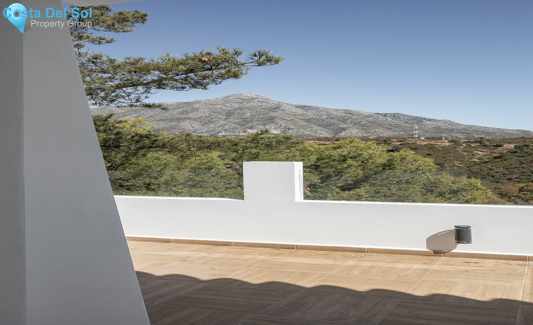 Detached Villa in Nueva Andalucía-1201976