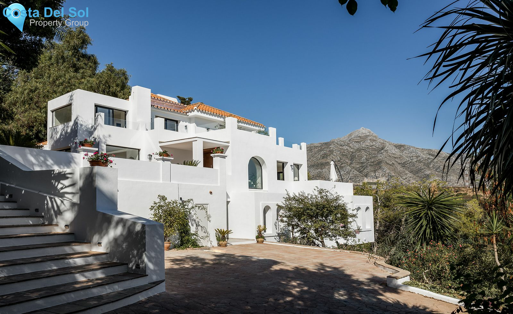 Detached Villa in Nueva Andalucía-1201960
