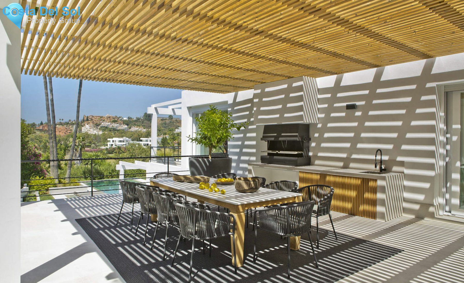 Detached Villa in Nueva Andalucía-1207409
