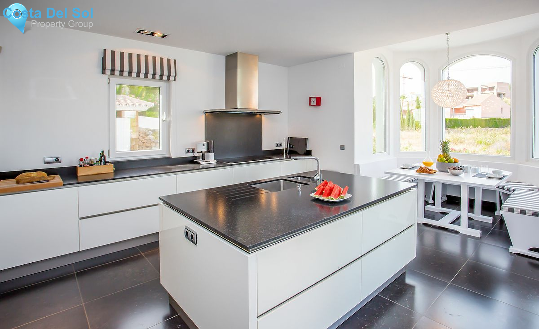 Detached Villa in Nueva Andalucía-1213490