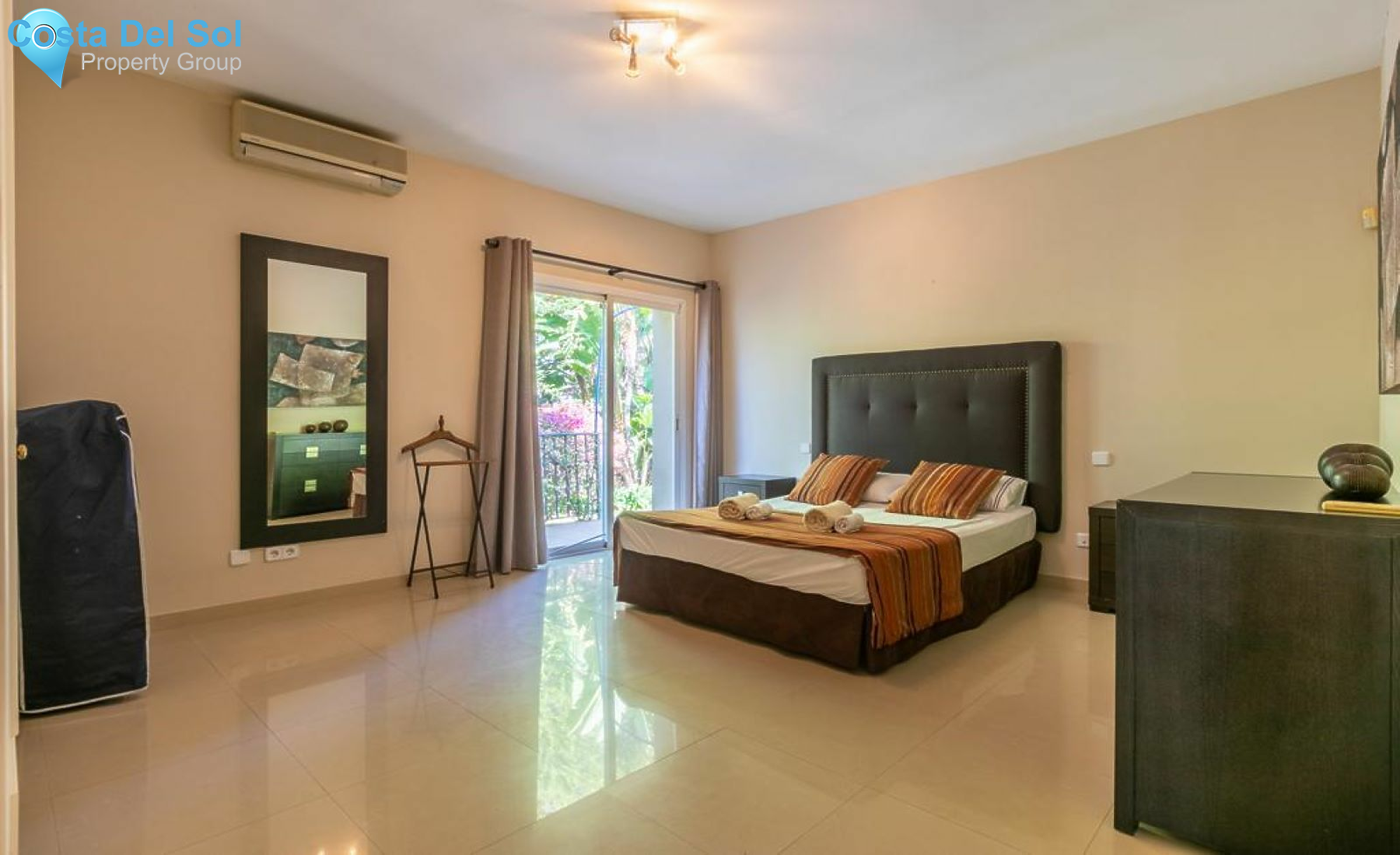 Detached Villa in Nueva Andalucía-1218603