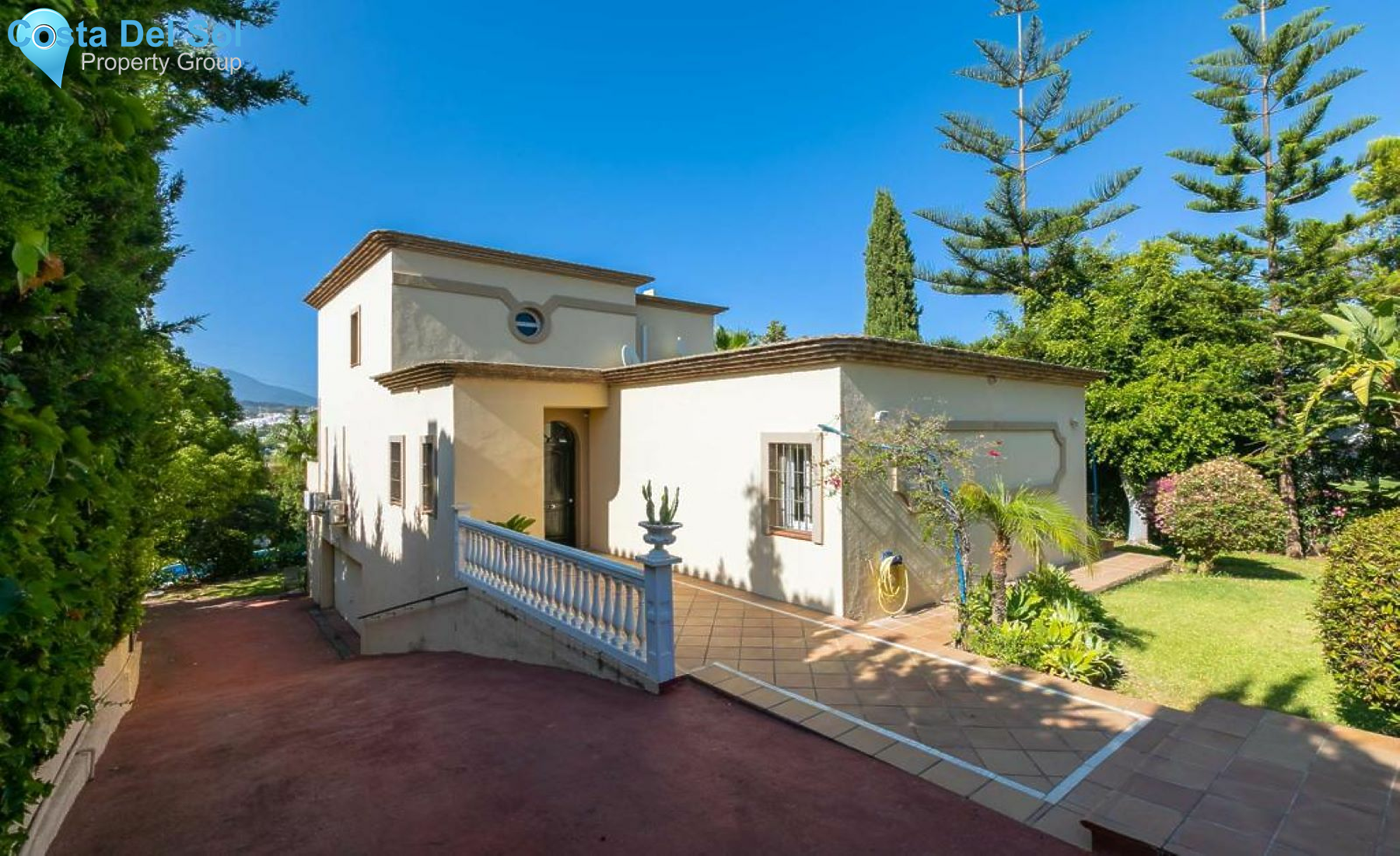 Detached Villa in Nueva Andalucía-1218605