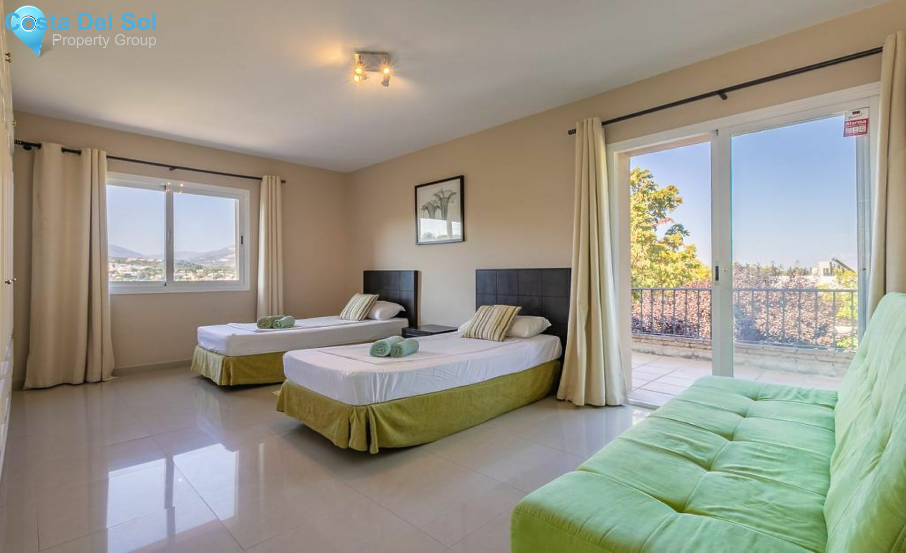 Detached Villa in Nueva Andalucía-1218602