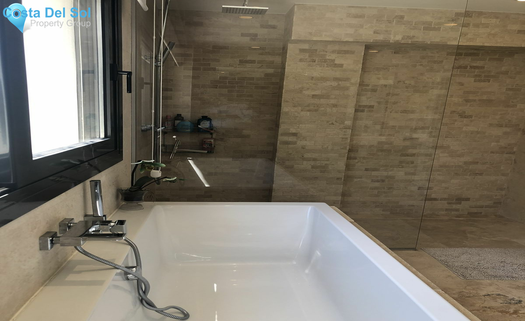 Detached Villa in Nueva Andalucía-1396624