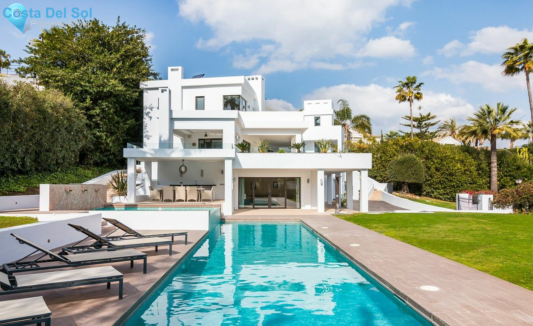 Detached Villa in Nueva Andalucía