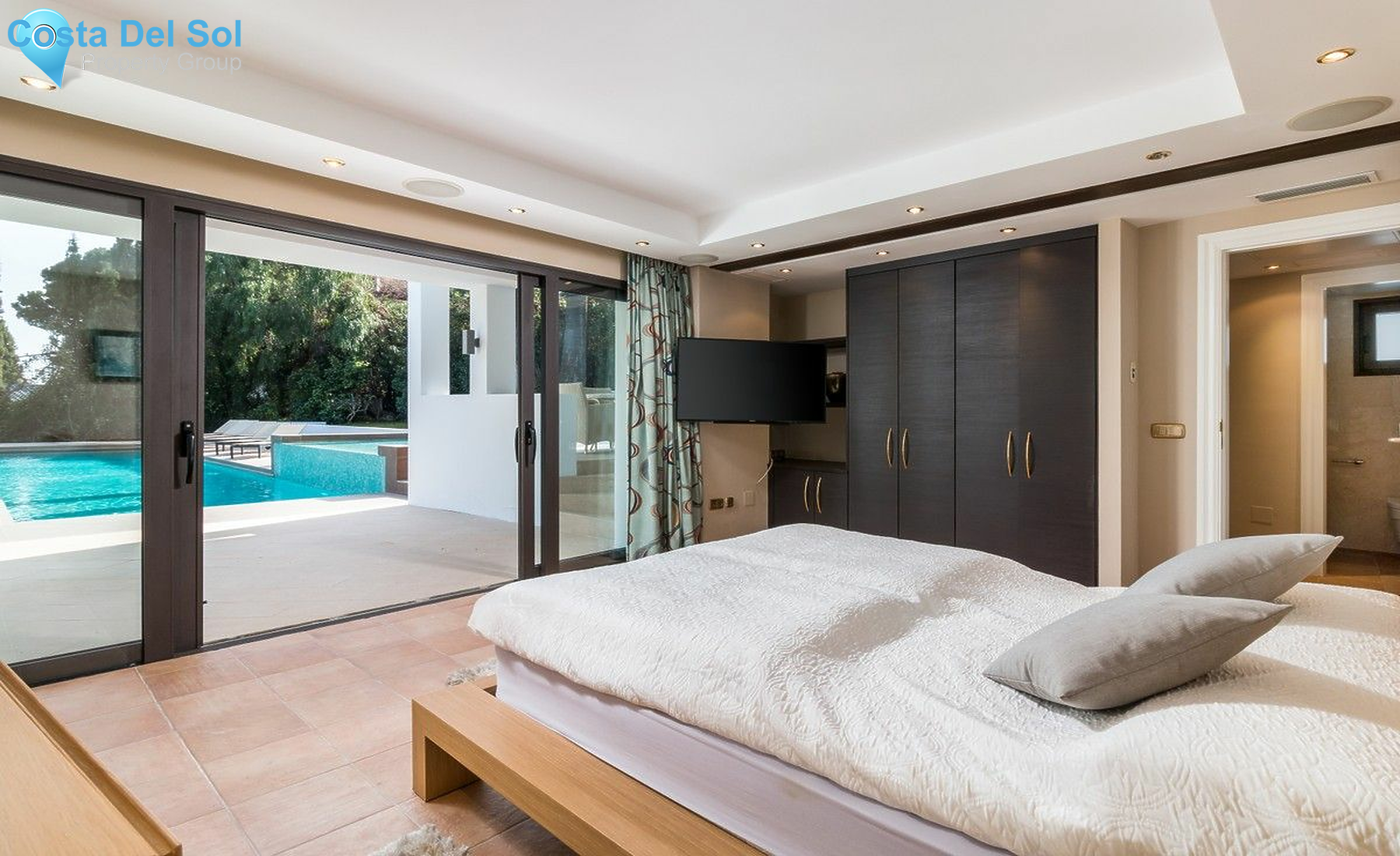 Detached Villa in Nueva Andalucía-1397761
