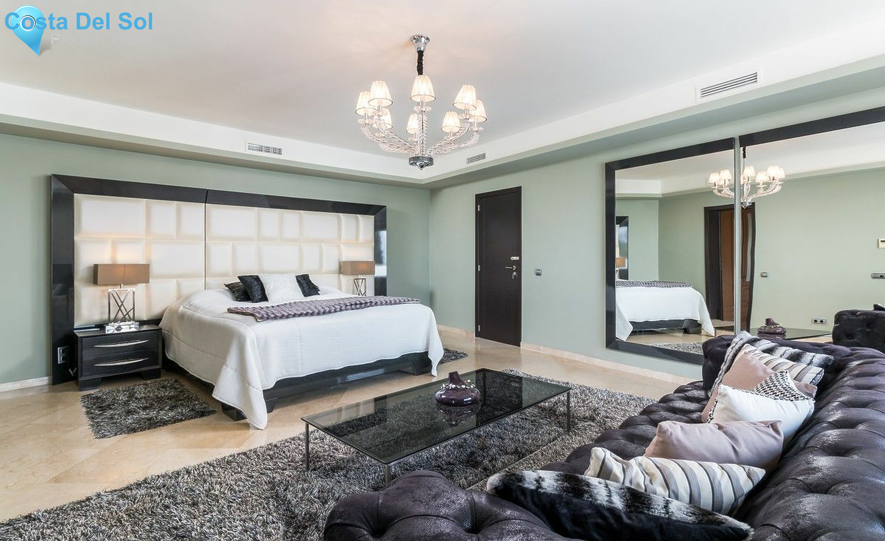 Detached Villa in Nueva Andalucía-1397751